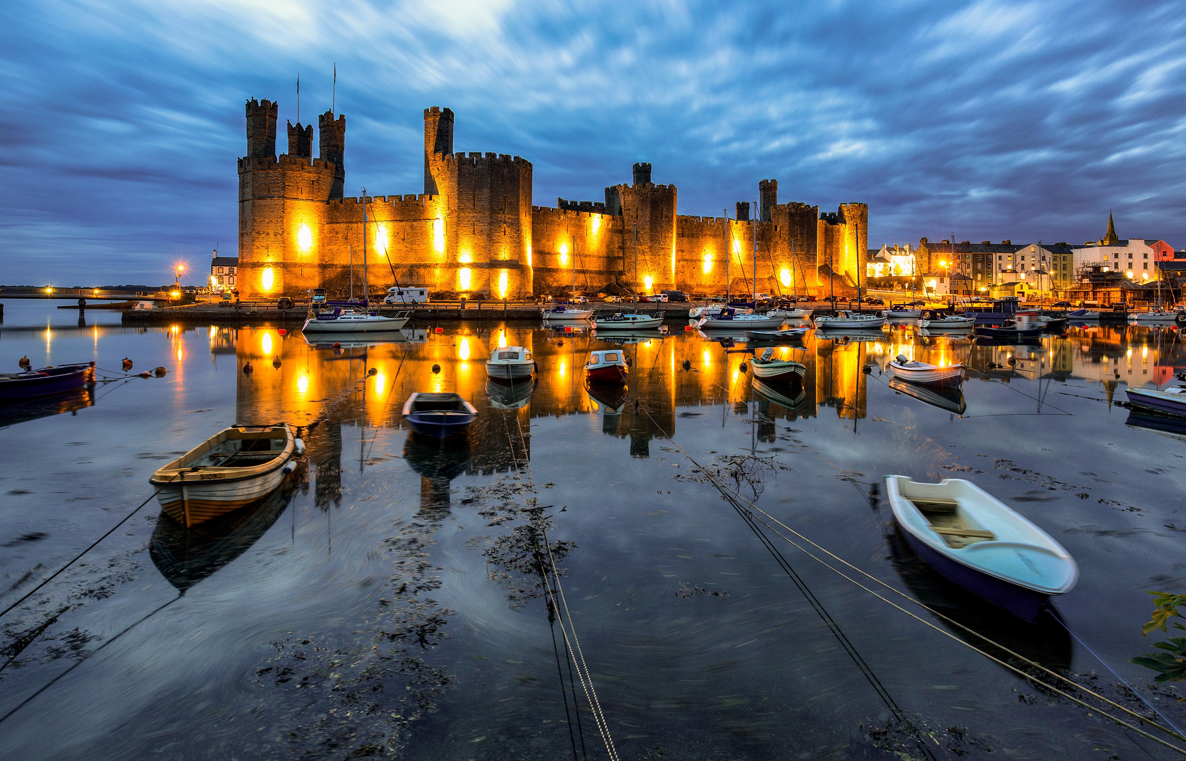 4K Caernarfon Castle and Boats in Wales HD Wallpaper