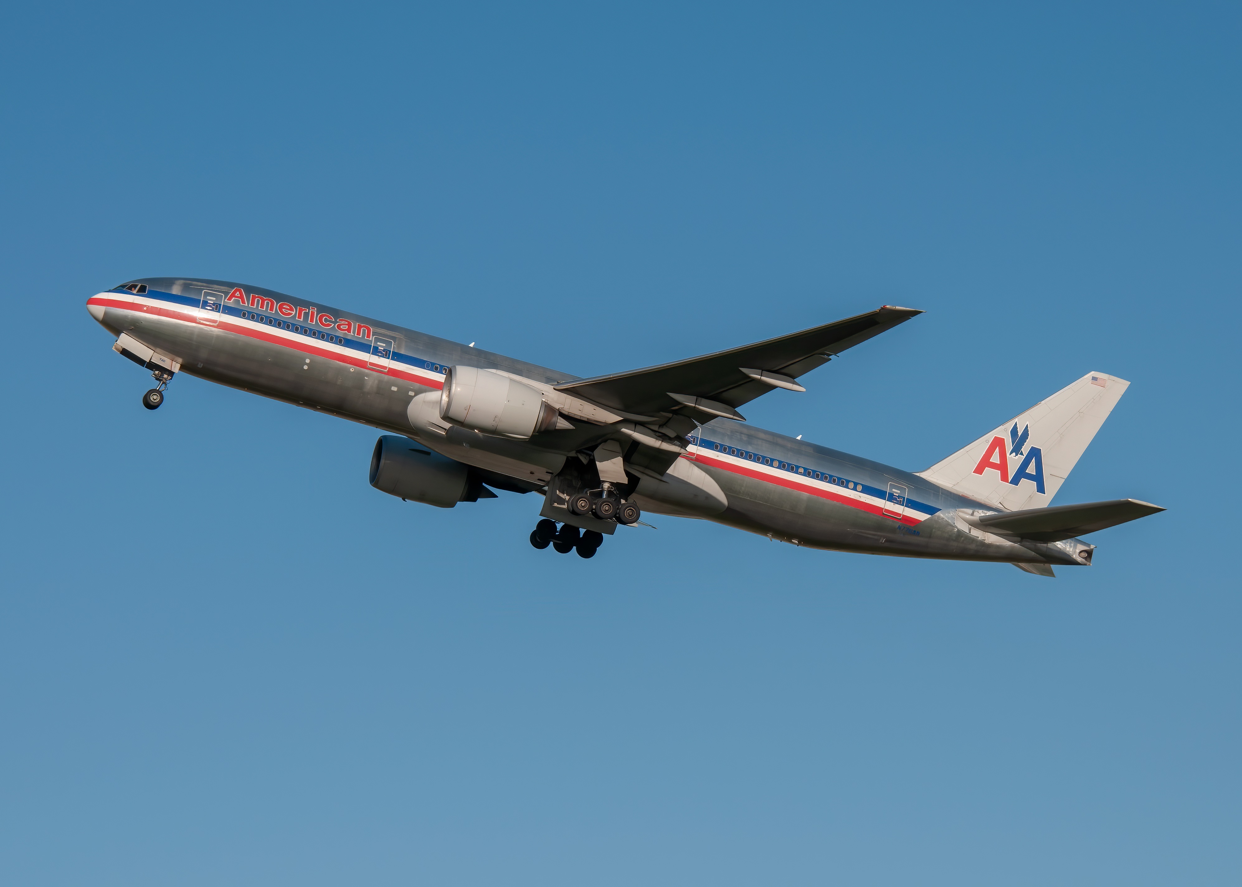 Boeing 777-200ER of American Airlines taking off HD Wallpaper