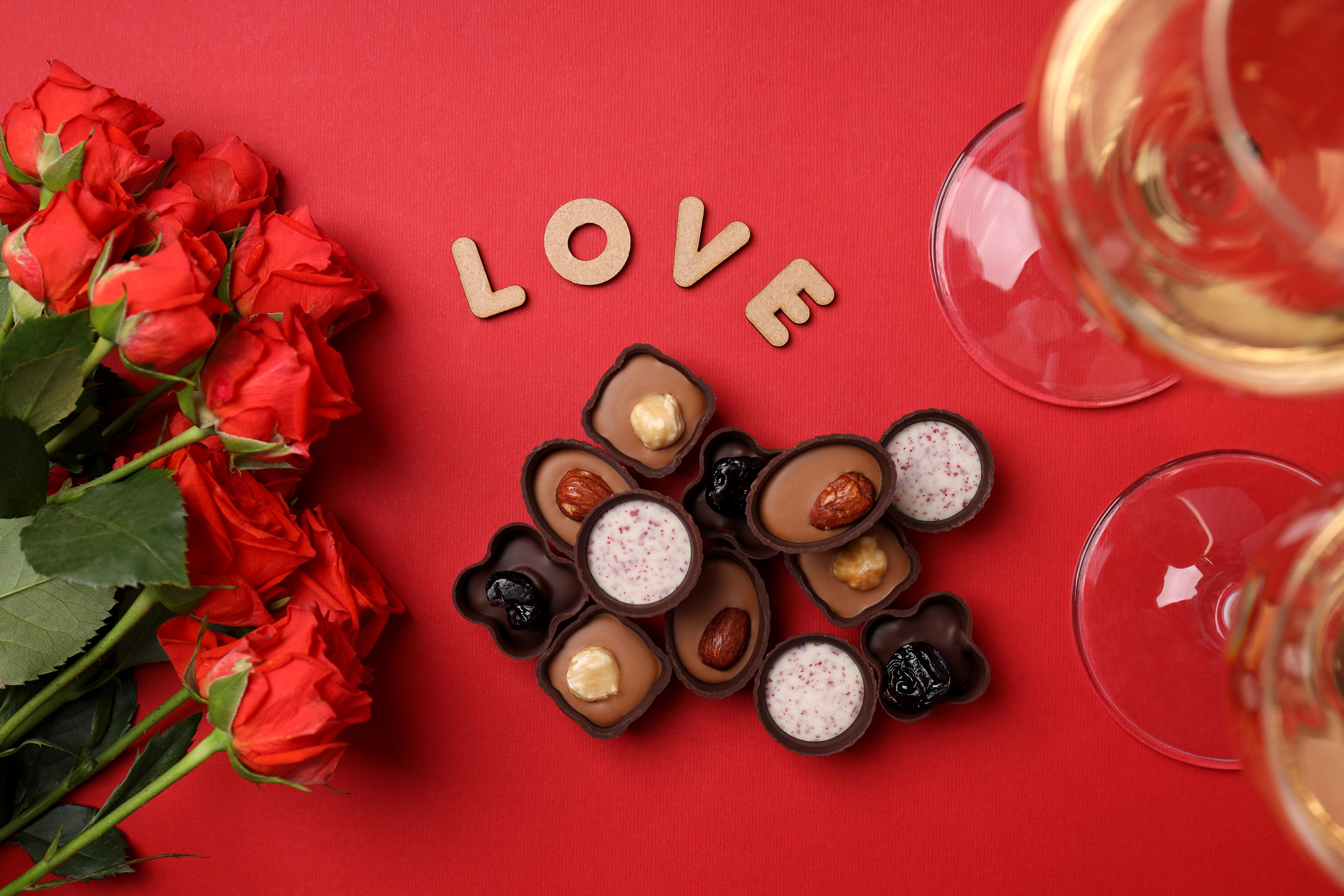 Valentine's Day Roses and Chocolates with LOVE Letters HD Wallpaper