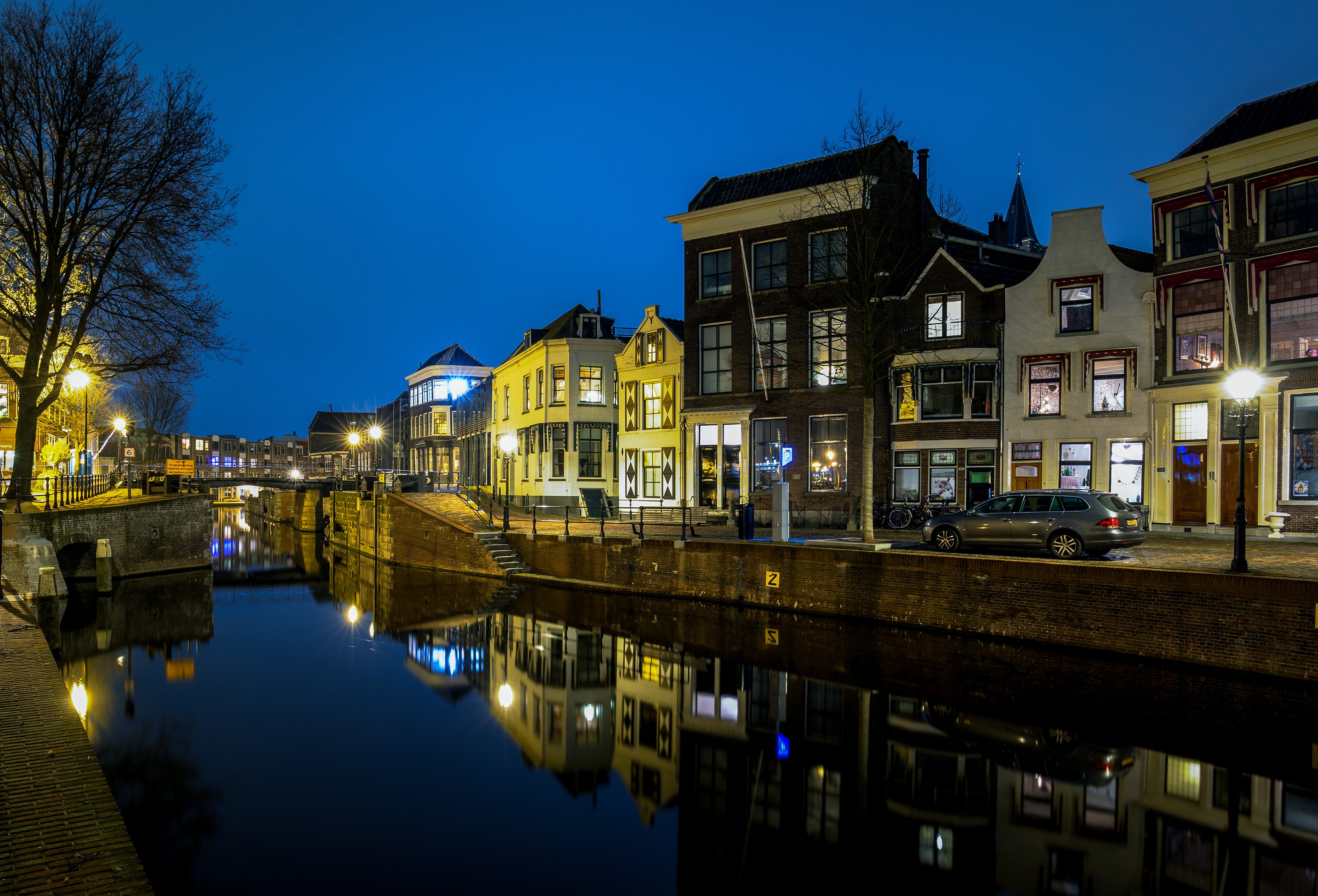 Houses and river at night in Schiedam, Netherlands HD Wallpaper