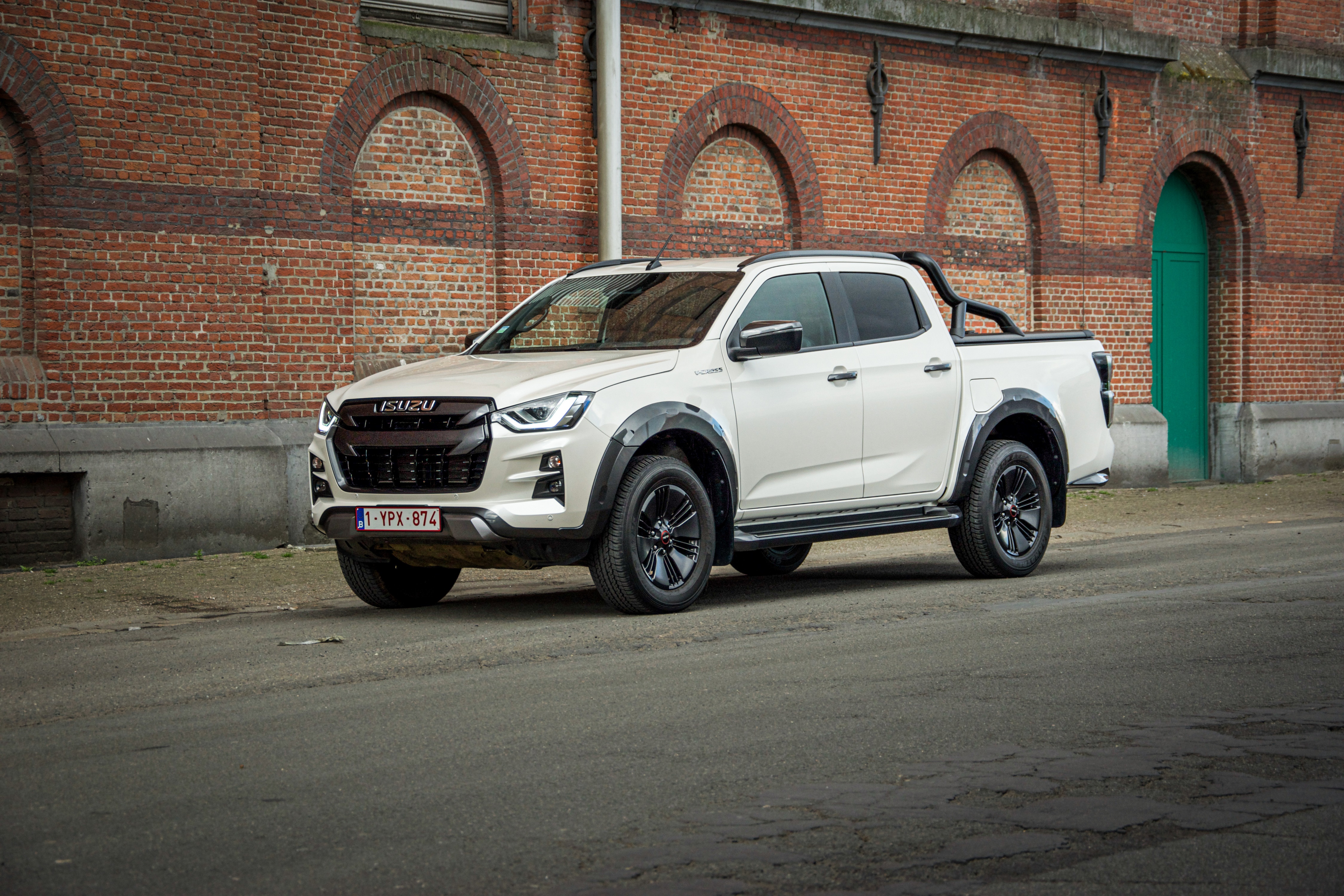 White Isuzu D-Max V-Cross LSE pickup truck HD Wallpaper