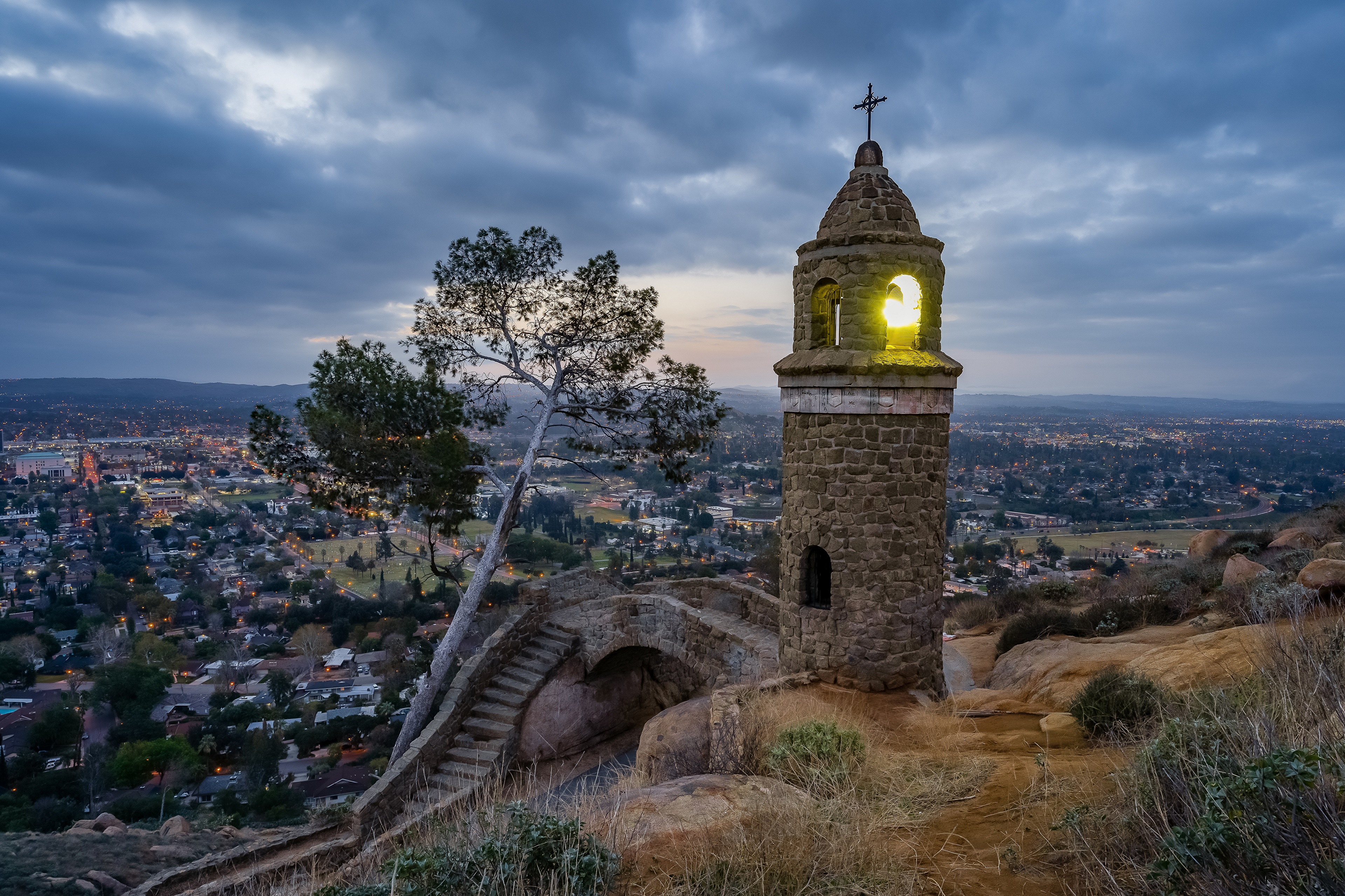 Mount Rubidoux tower and bridge at dusk HD Wallpaper