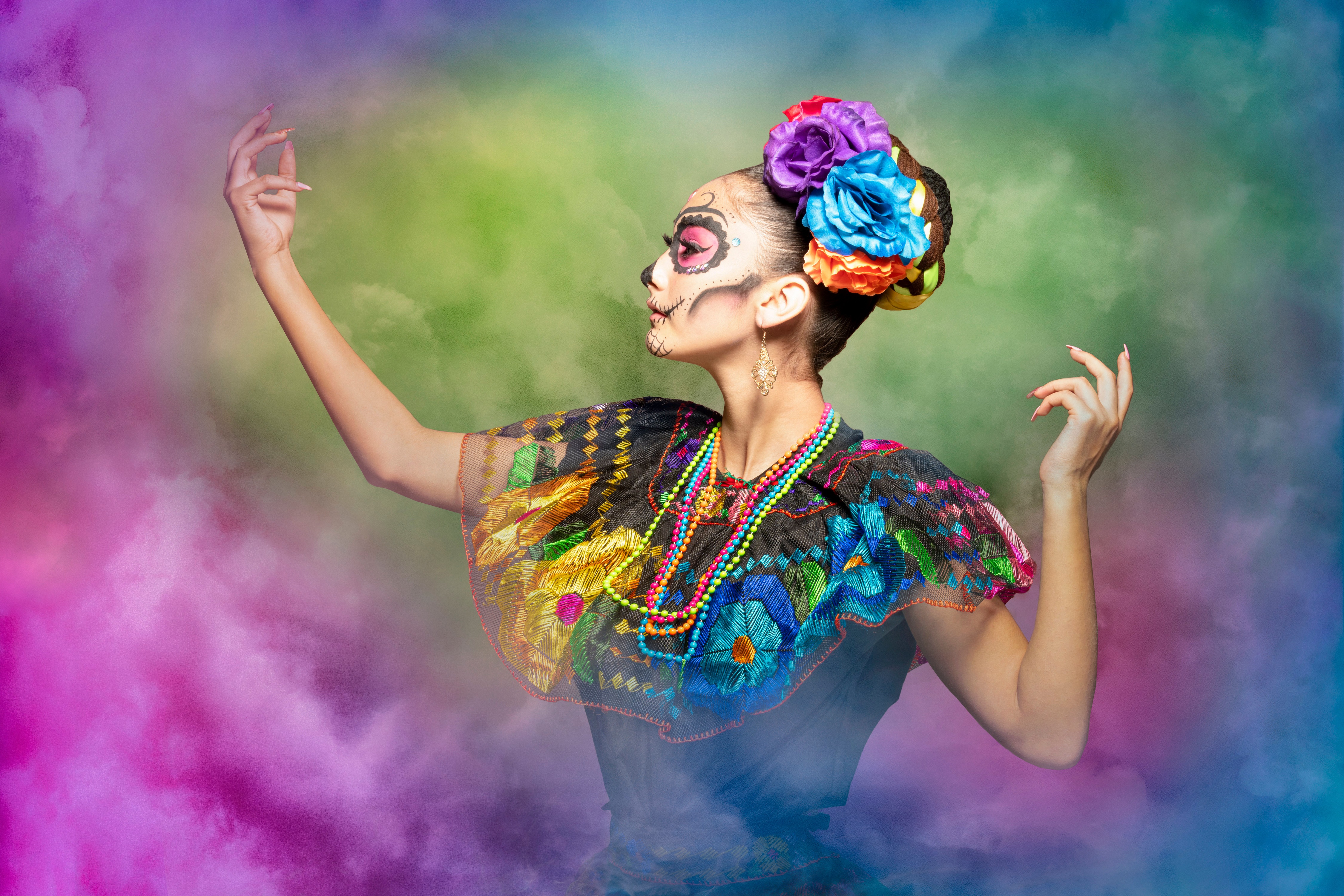 Woman with Day of the Dead makeup and flowers in hair HD Wallpaper