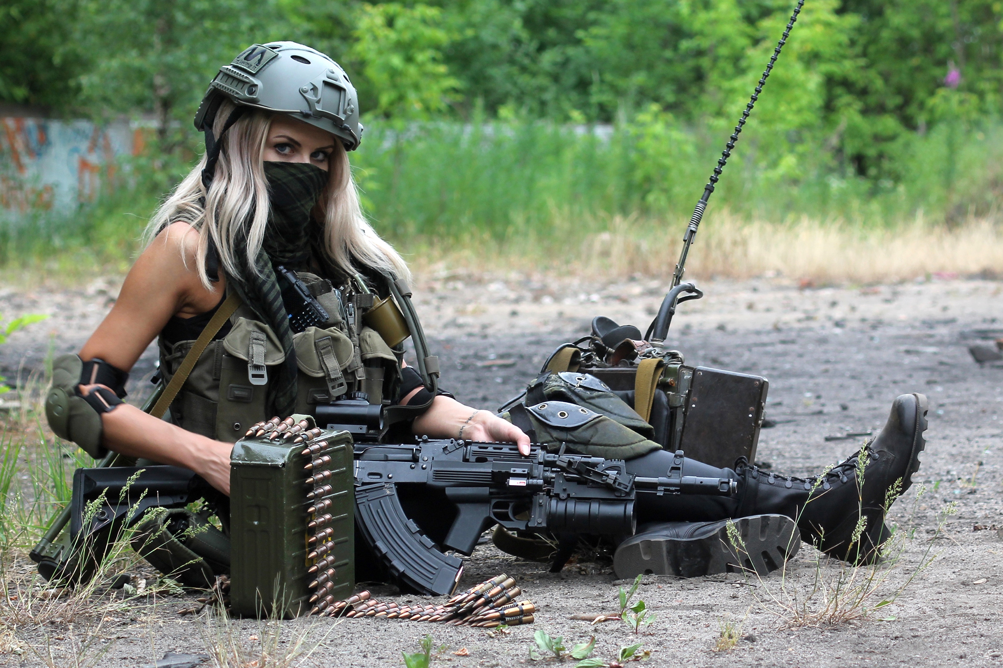Blonde woman with AK assault rifle and ammo HD Wallpaper