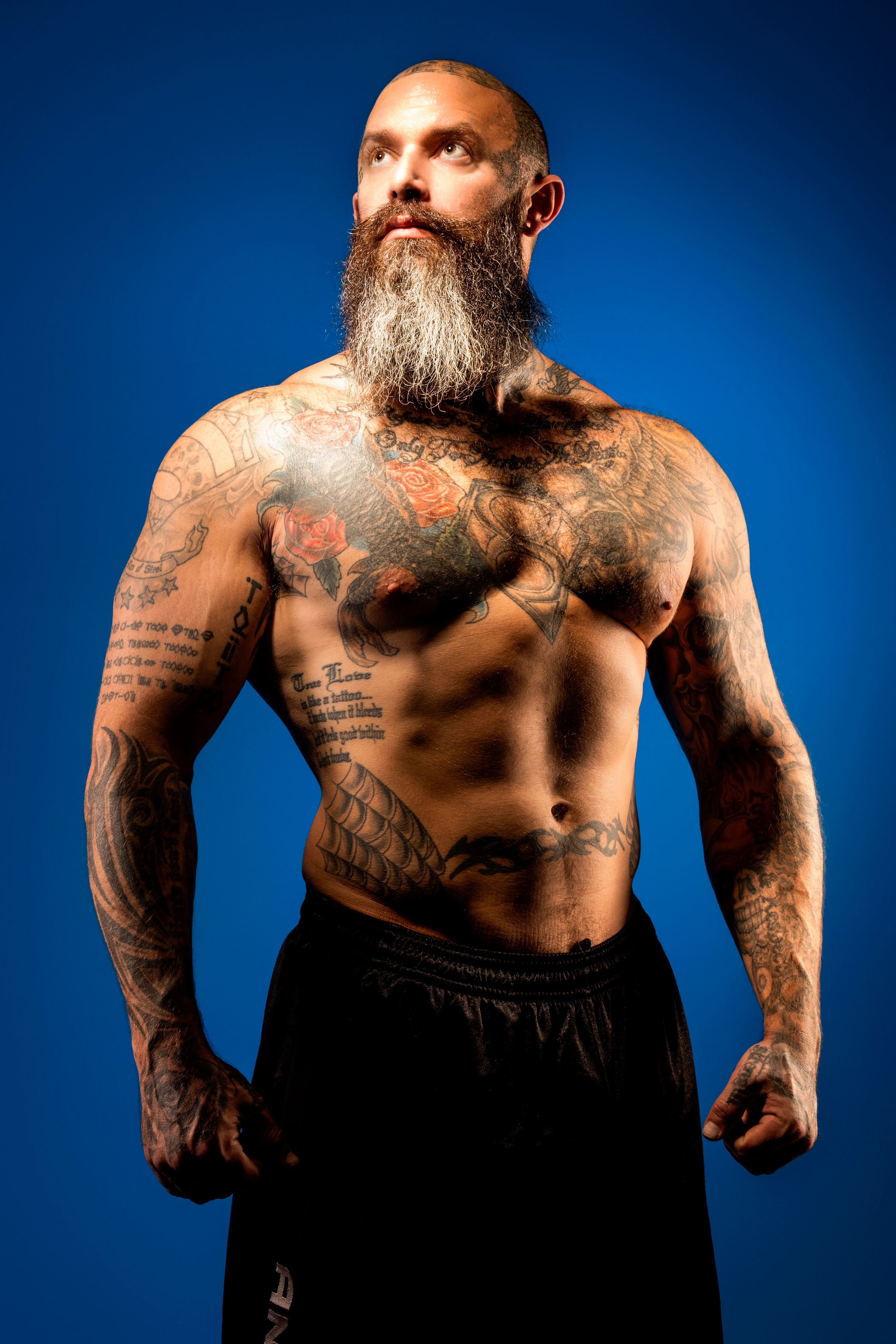 Man with beard and tattoos posing HD Phone Wallpaper