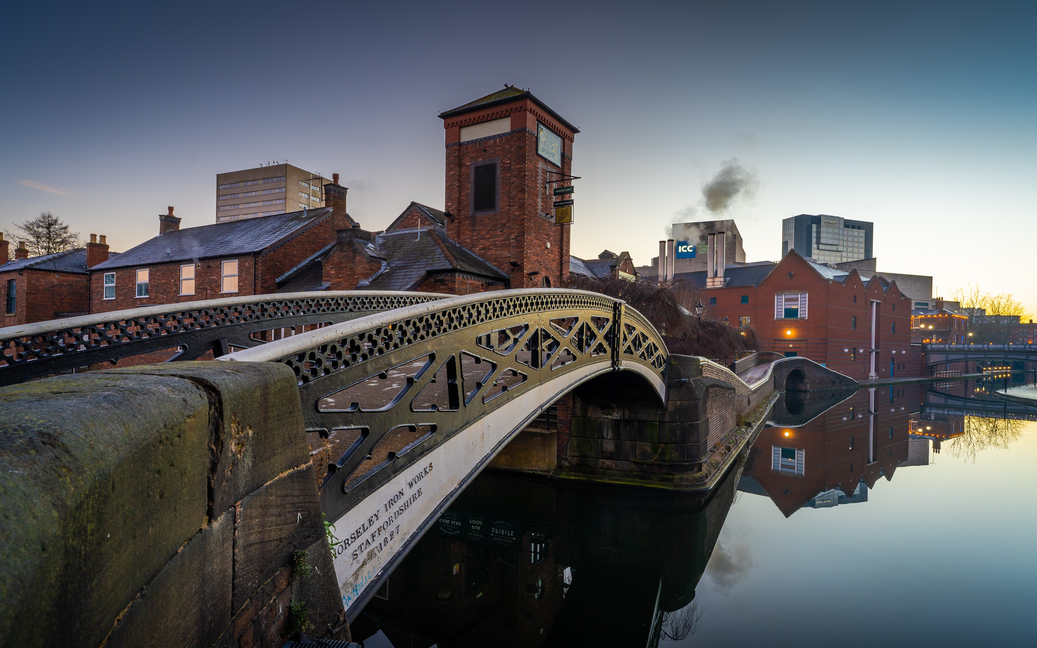 Bridge over canal in Birmingham, England HD Wallpaper