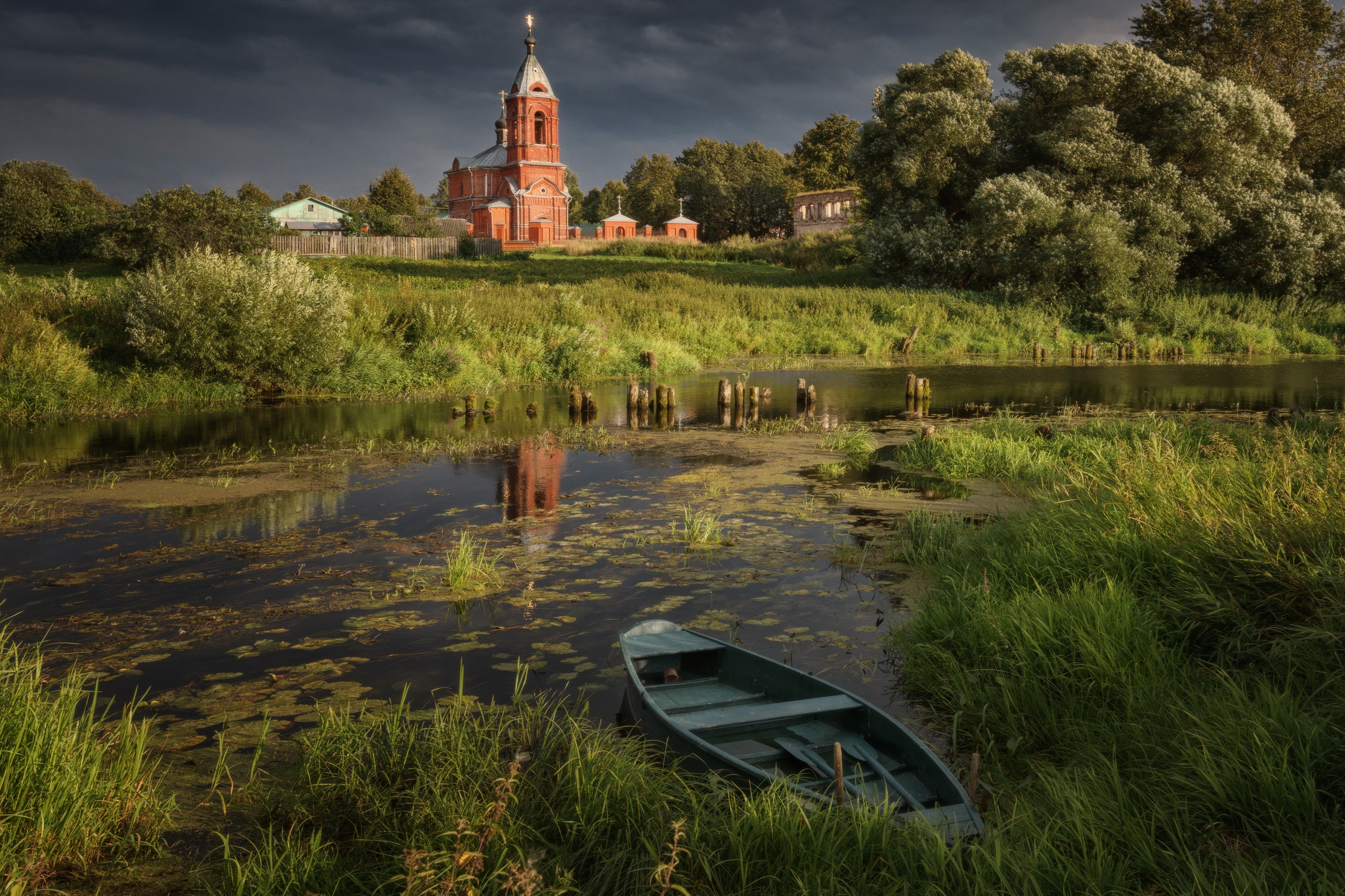 Church on the Teza River near Shuya, Ivanovo Oblast, Russia HD Wallpaper