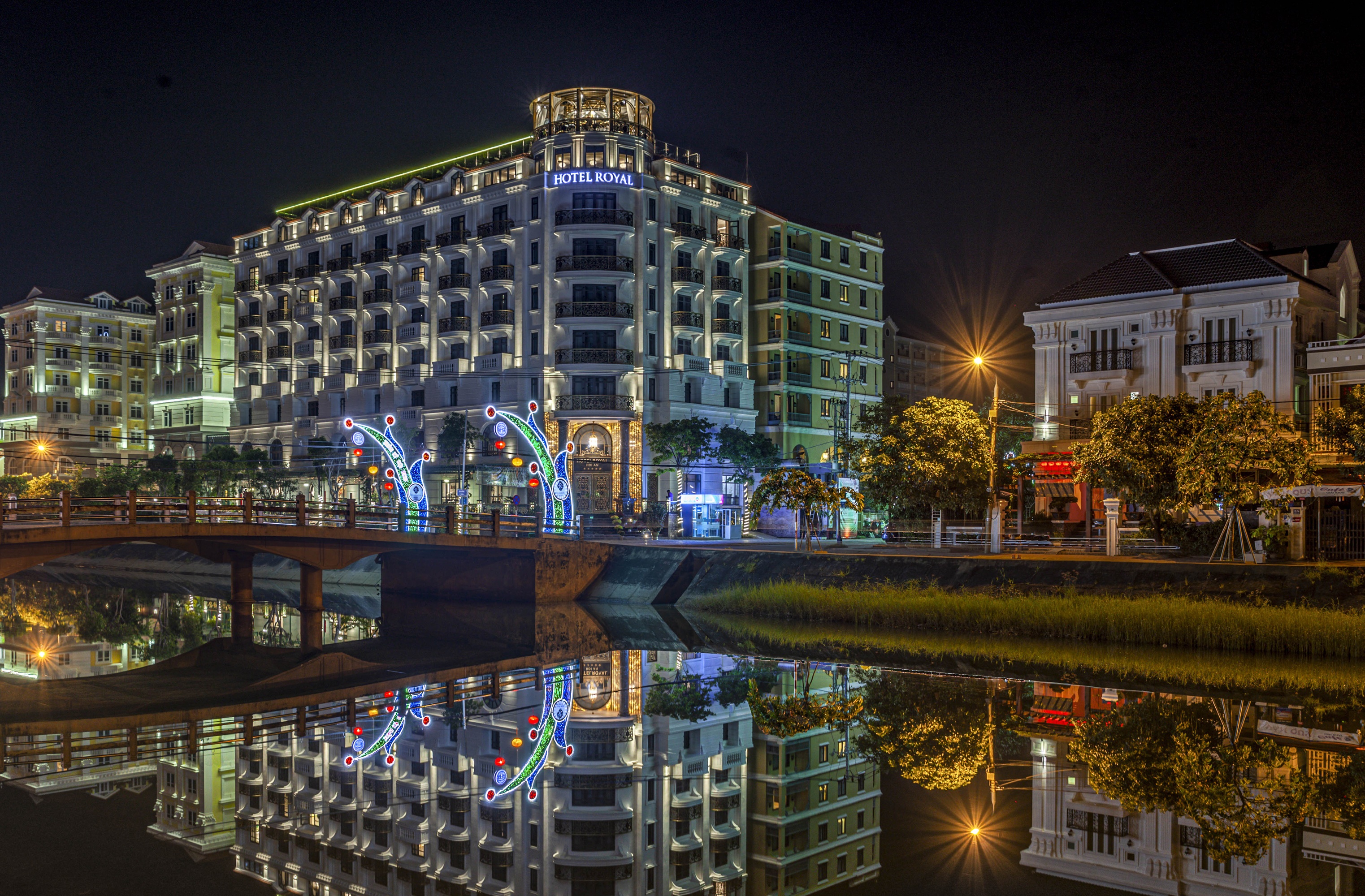 Hotel Royal in Hoi An, Vietnam at night with river reflection HD Wallpaper