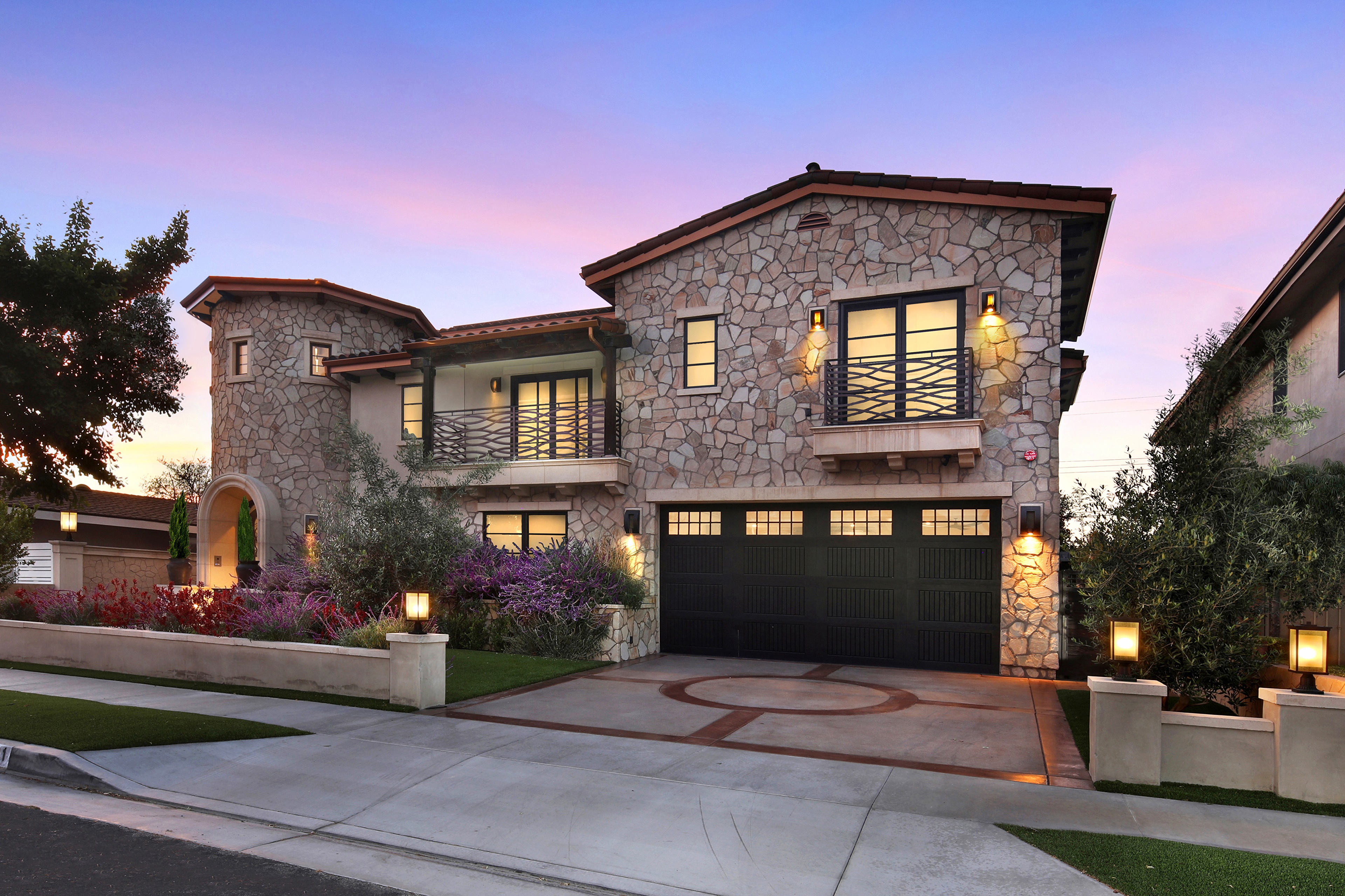 Stone Mansion with Garage in Los Alamitos, California HD Wallpaper