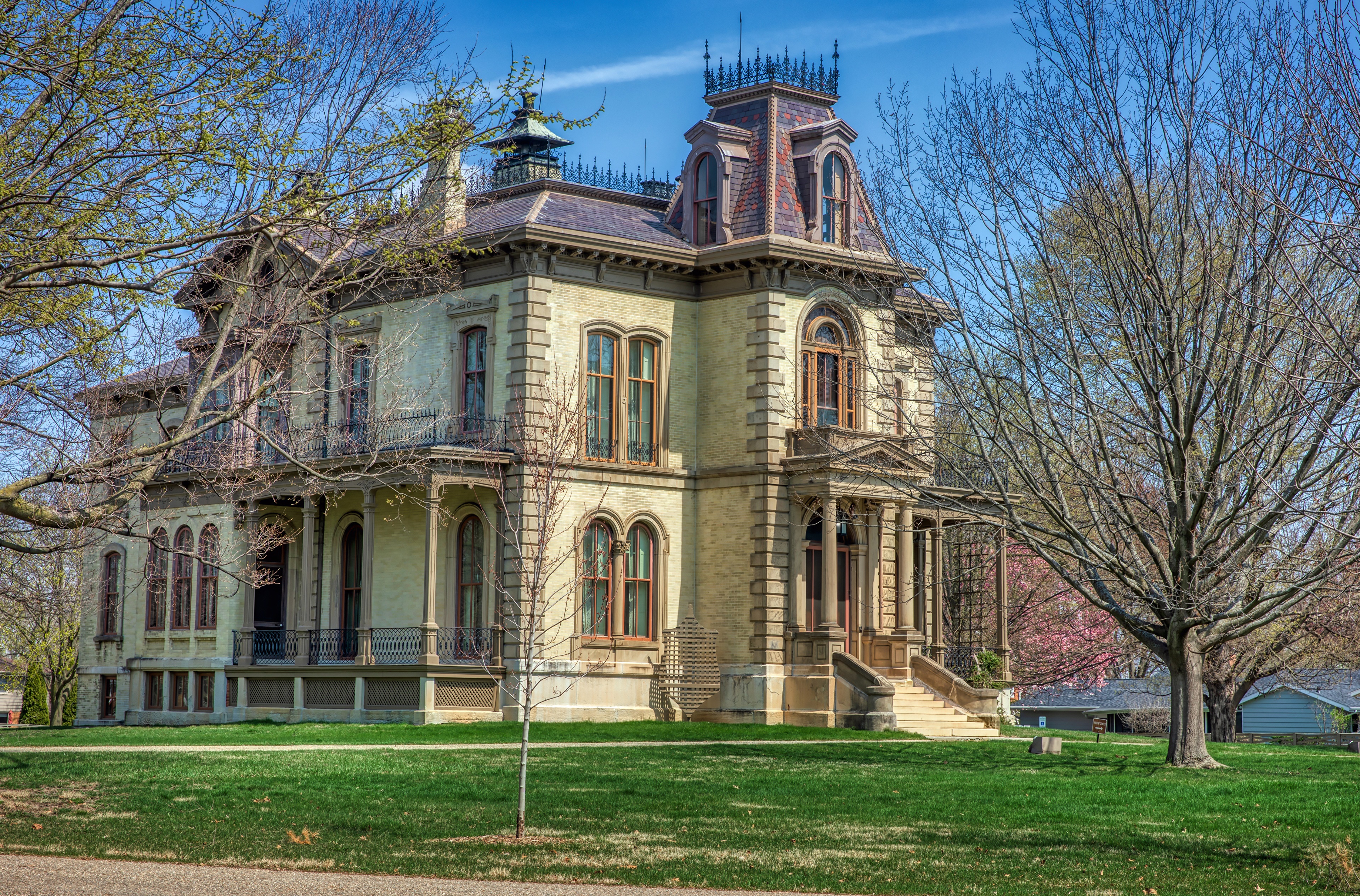 Victorian Mansion in Bloomington, Illinois HD Wallpaper