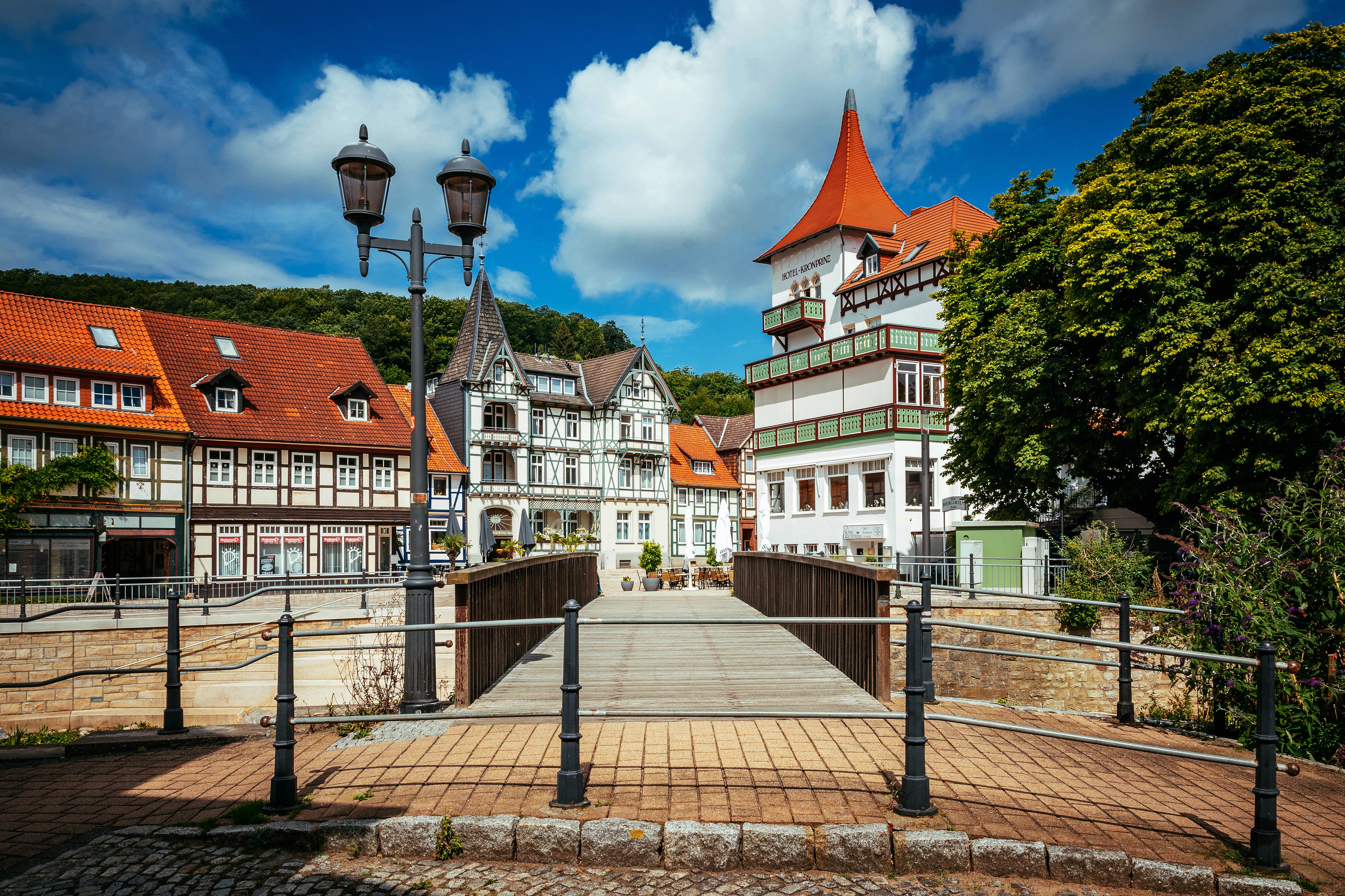 Bridge and historic buildings in Bad Salzdetfurth, Germany HD Wallpaper