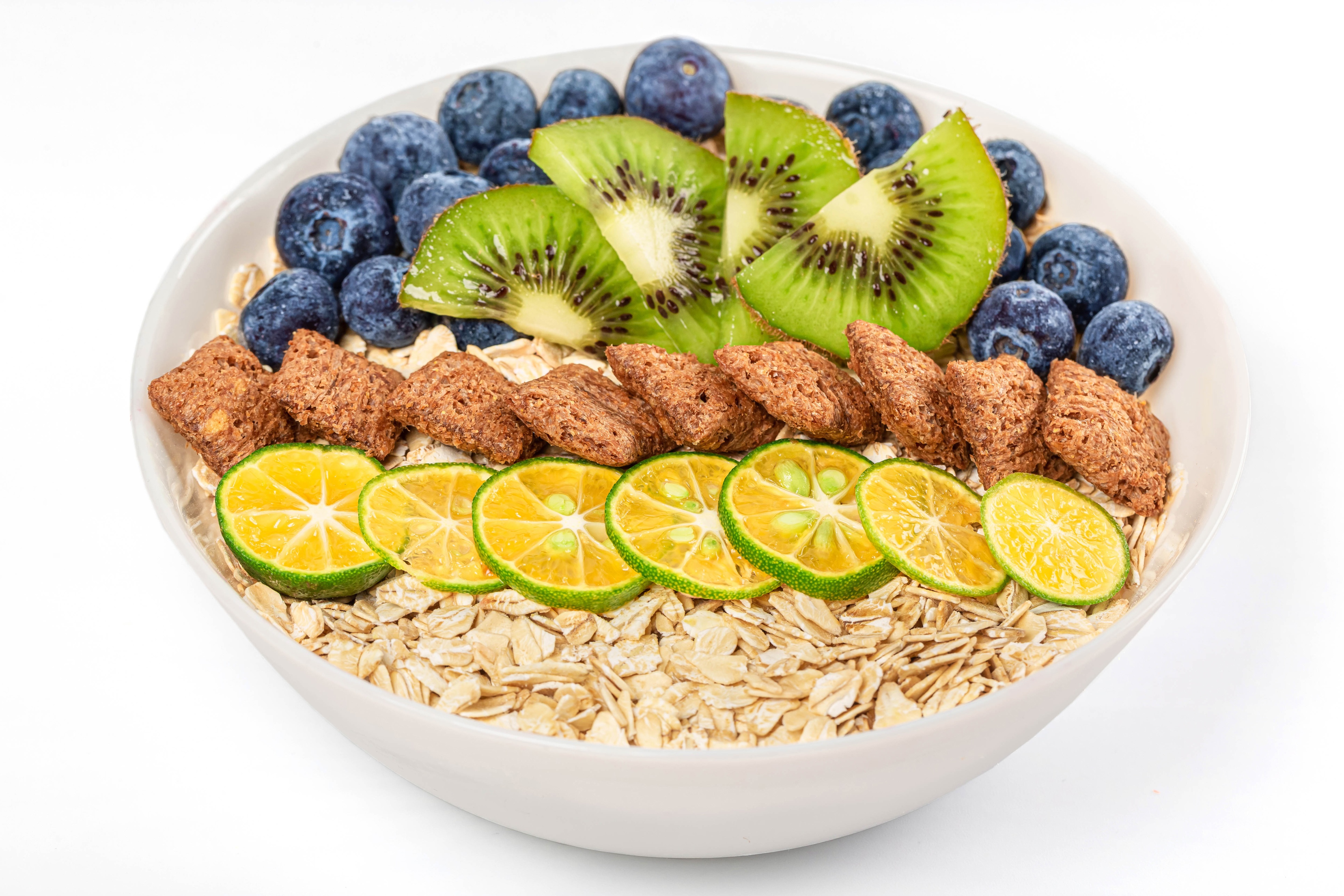Oatmeal with blueberries, kiwi, lime, and cereal HD Wallpaper