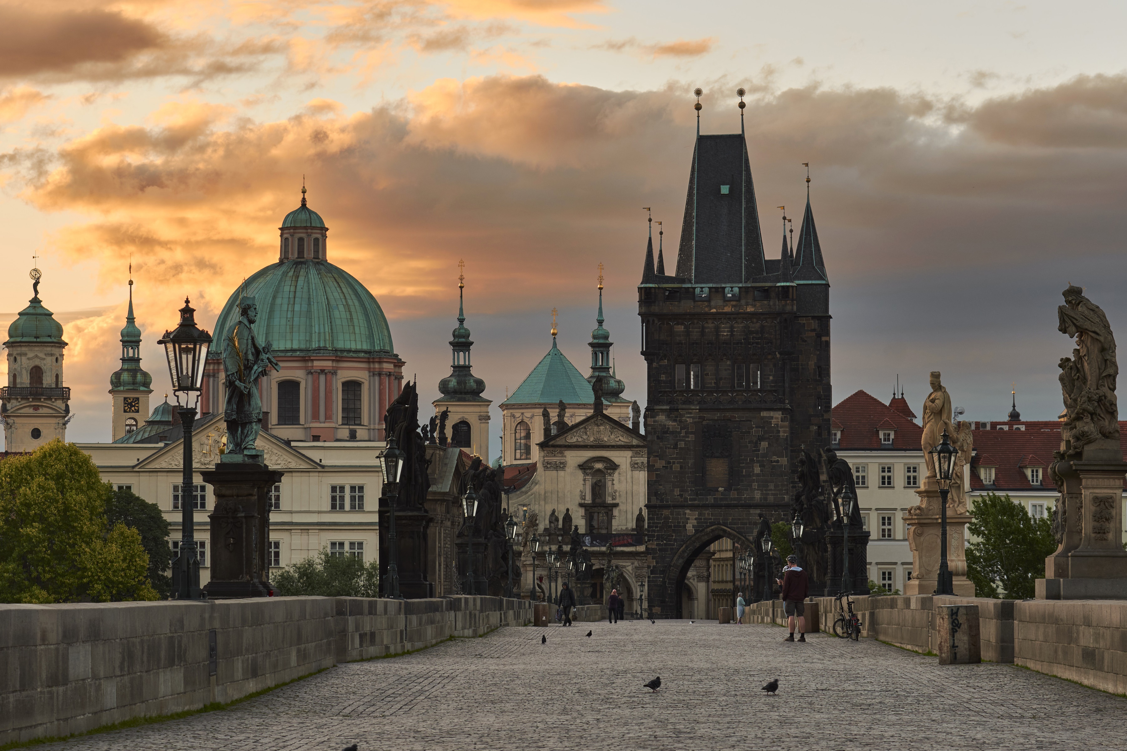 Charles Bridge, Prague, Czech Republic at sunrise HD Wallpaper