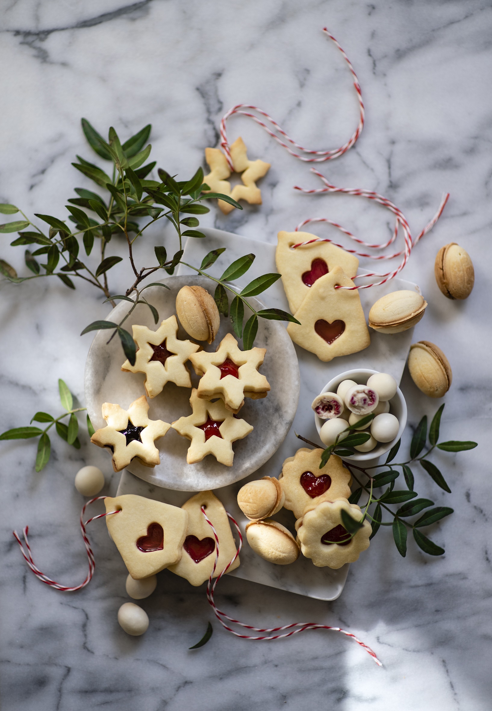 Star and heart-shaped cookies with jam and nuts HD Phone Wallpaper
