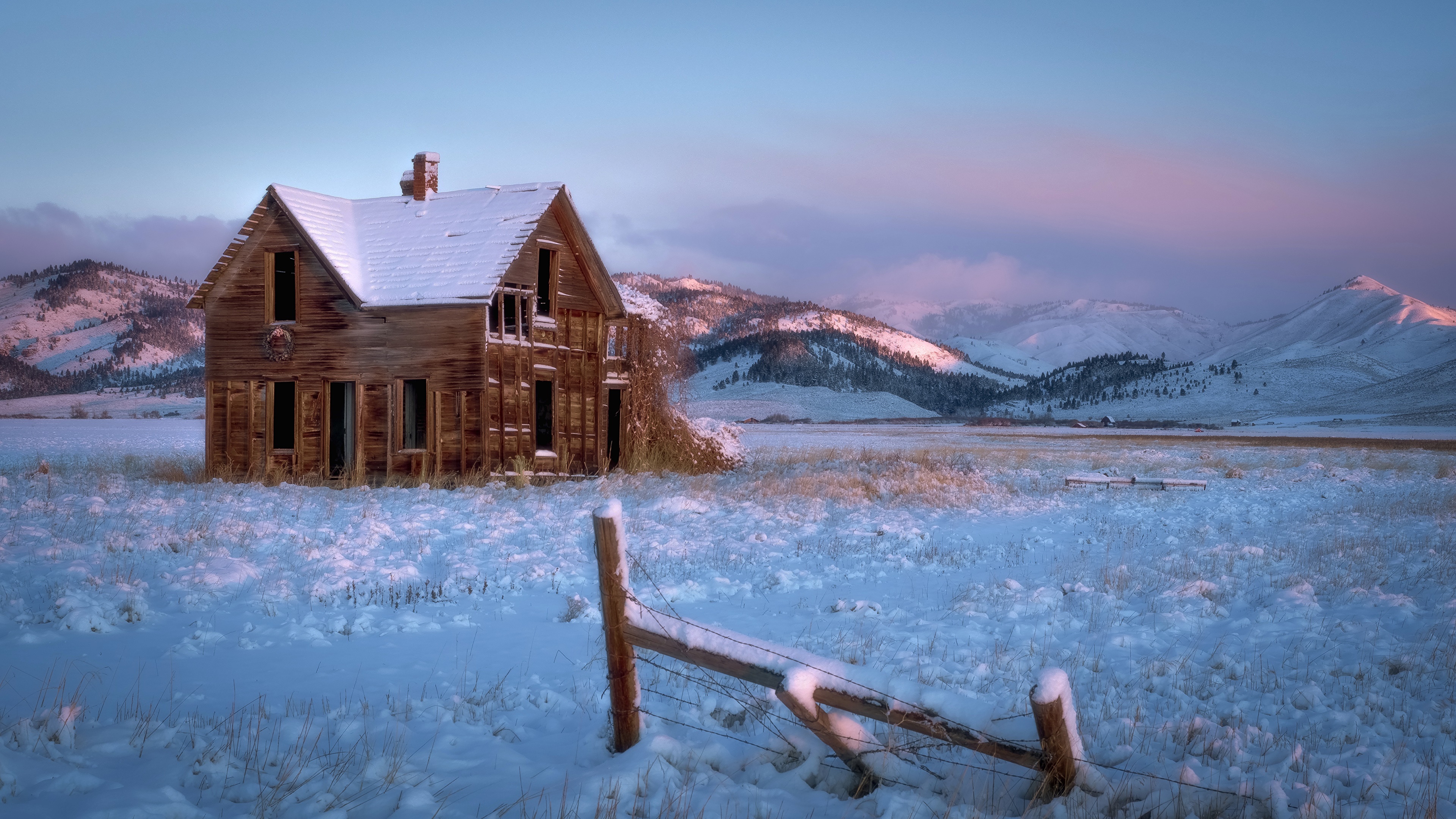 Abandoned wooden house in snowy Idaho landscape HD Wallpaper