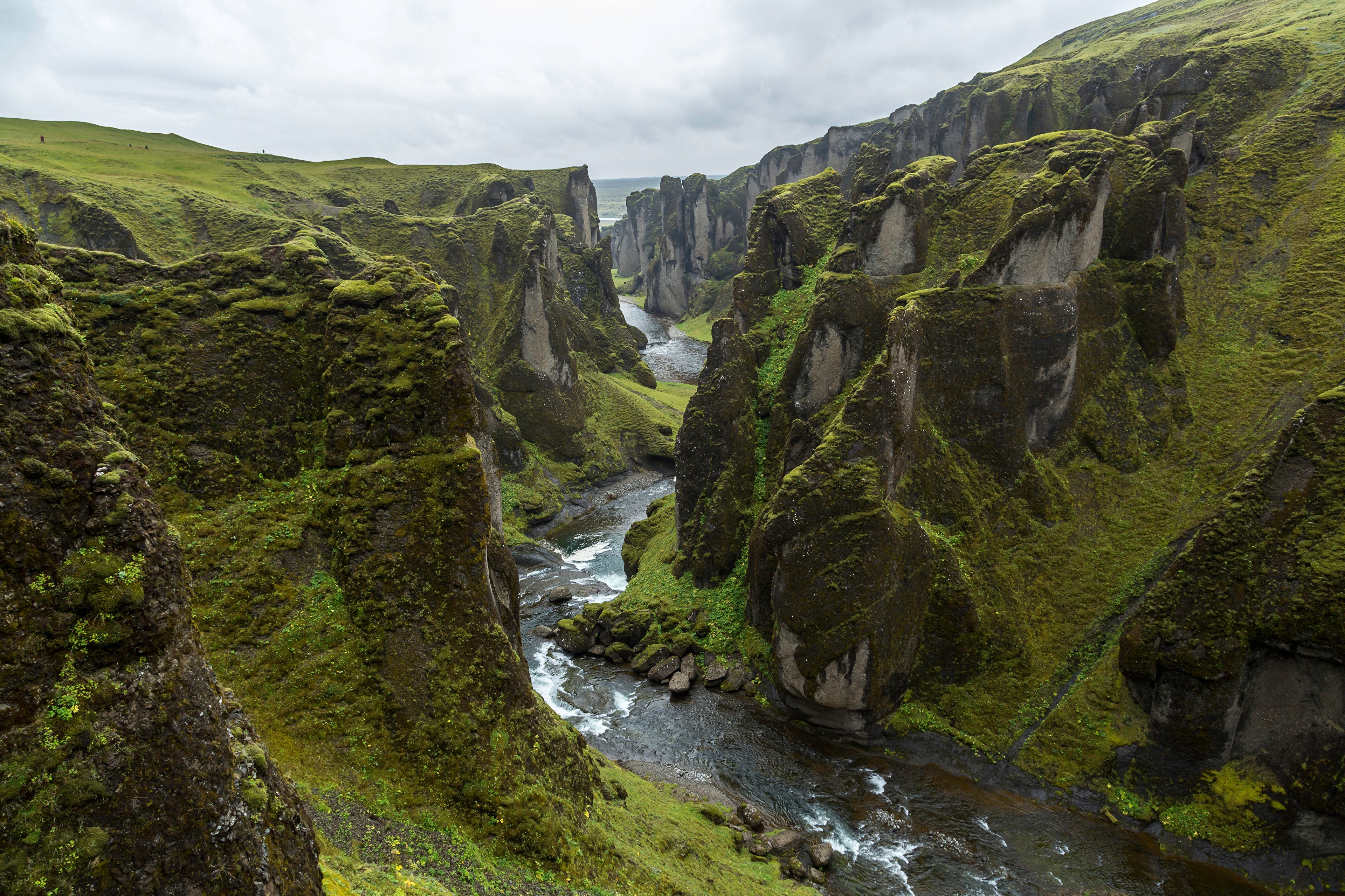 Fjaðrárgljúfur Canyon in Iceland HD Wallpaper