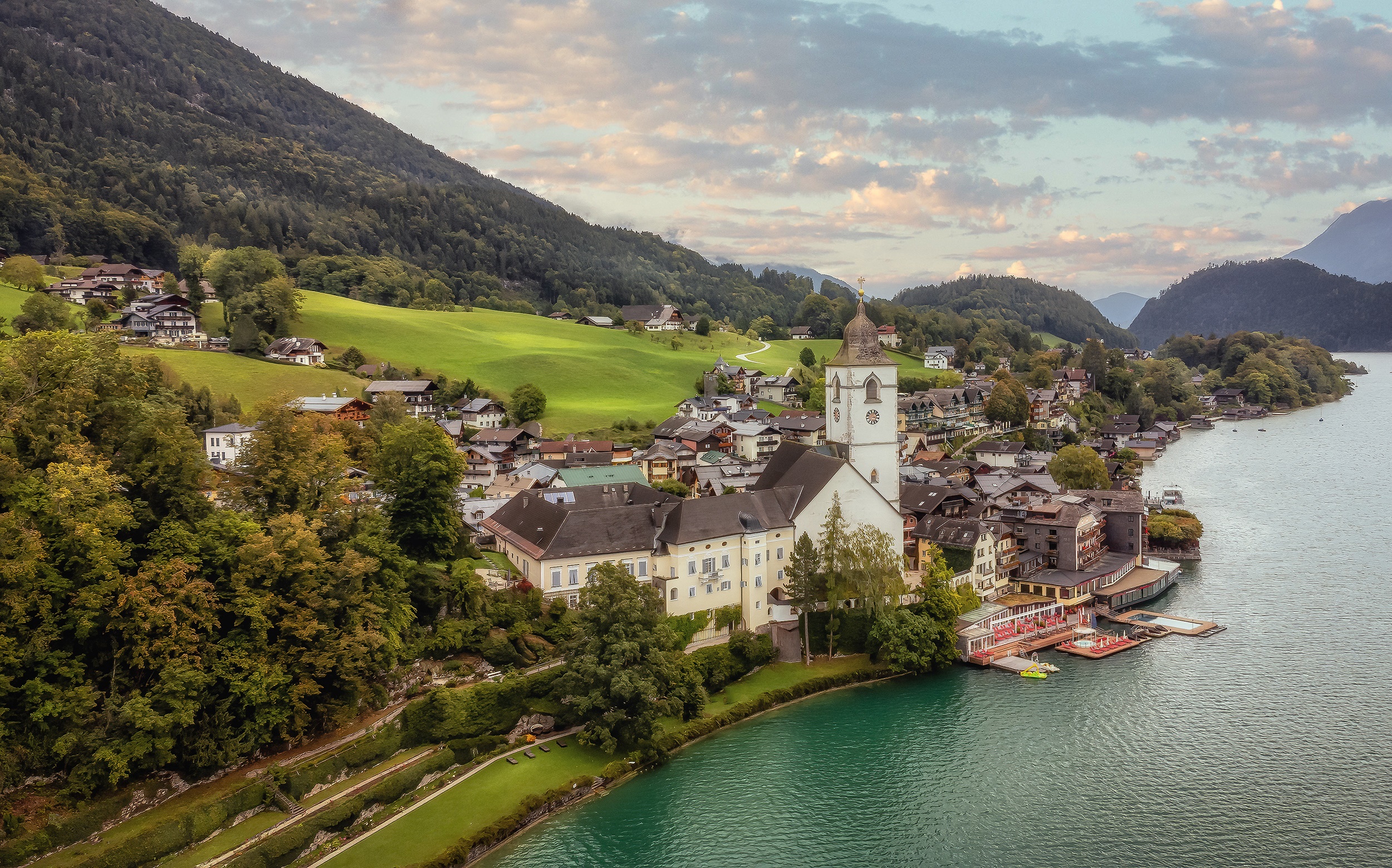 Wolfgang im Salzkammergut, Austria village on a lake HD Wallpaper