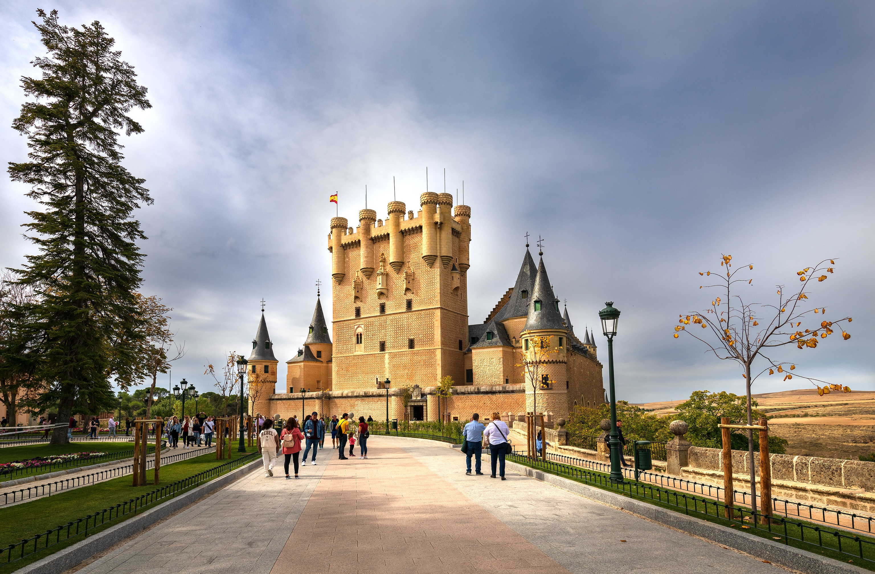 Alcázar of Segovia, Spain with people walking HD Wallpaper