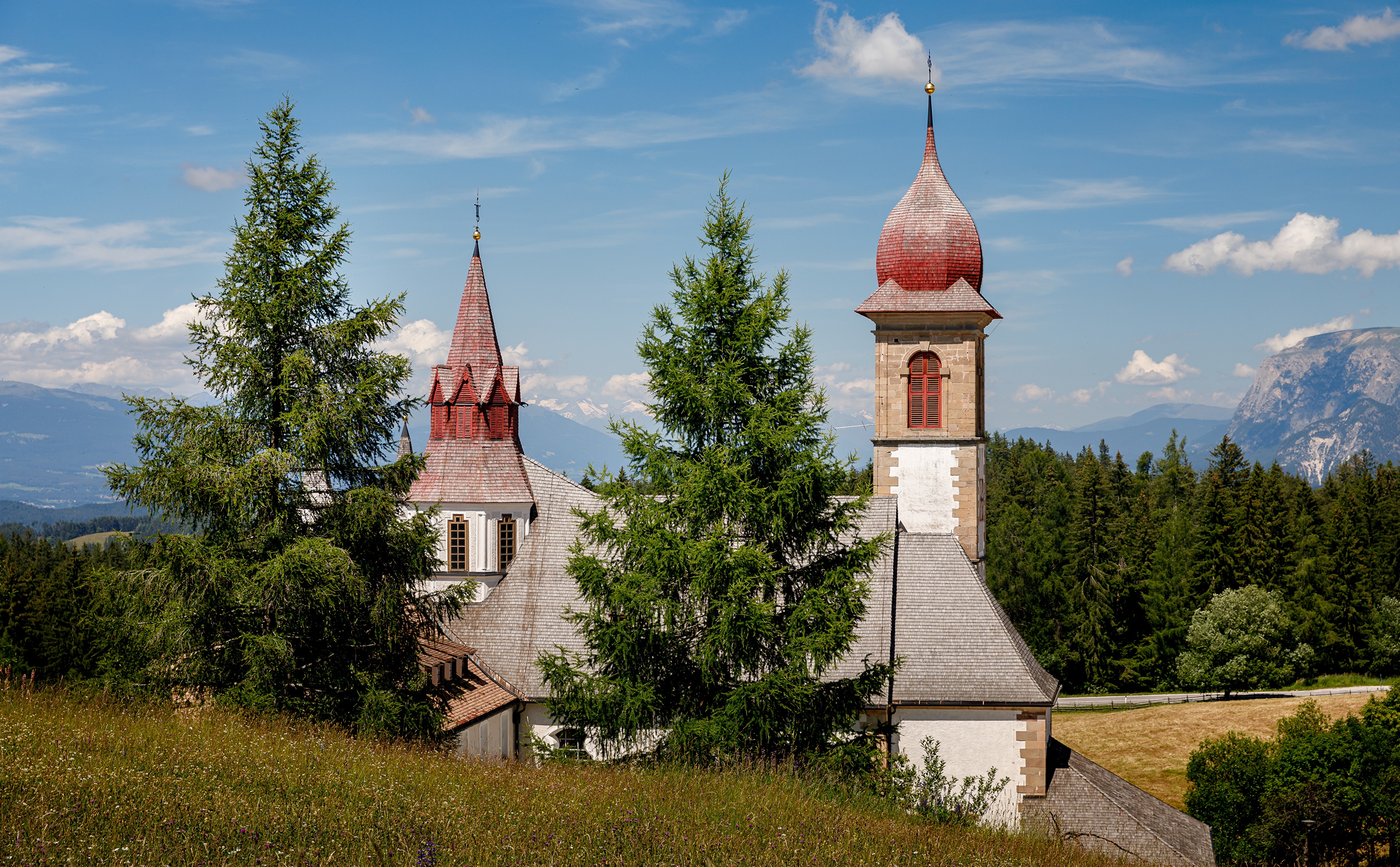 Church in Nova Ponente, Italy with Mountains HD Wallpaper