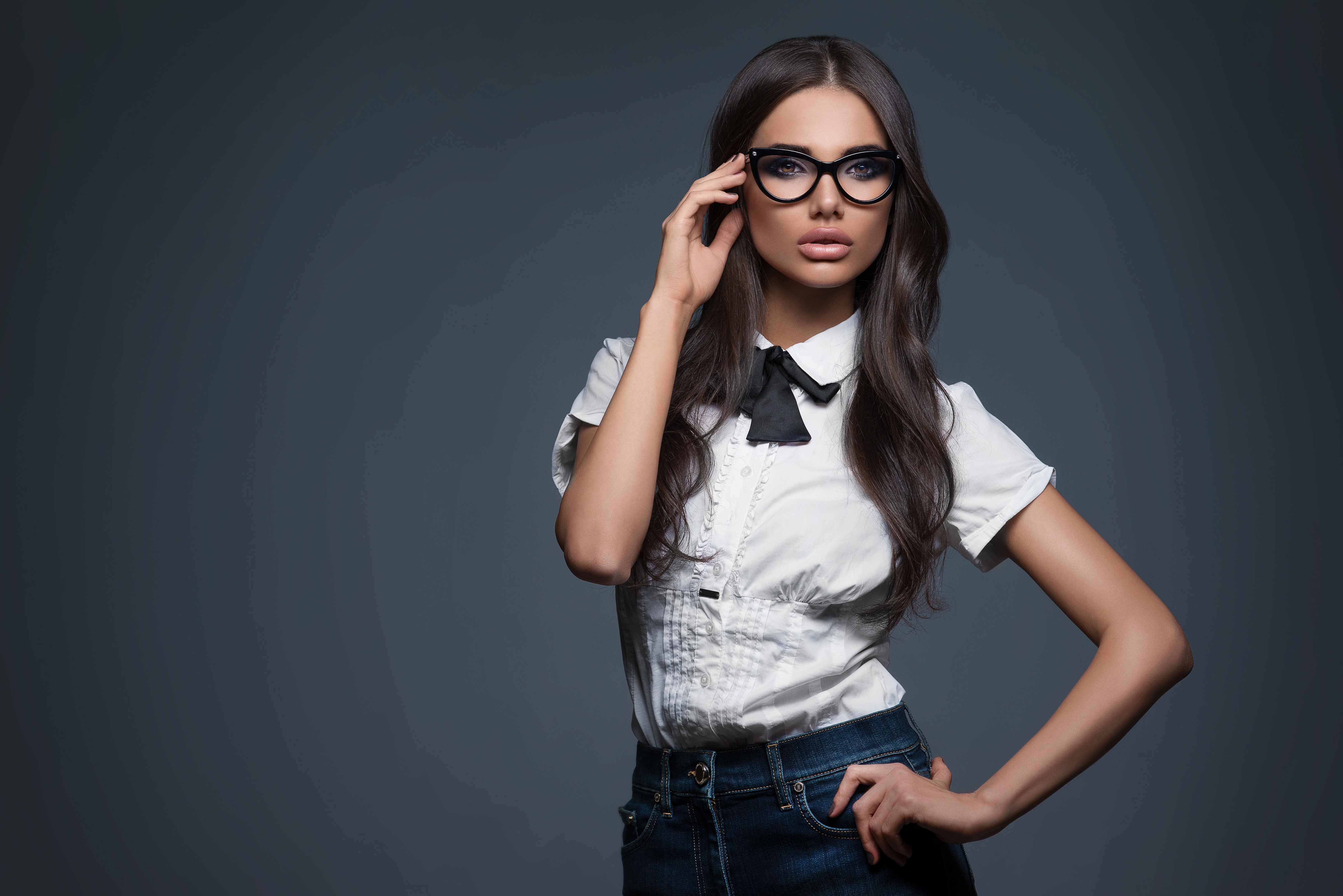 Brunette girl with glasses on gray background HD Wallpaper