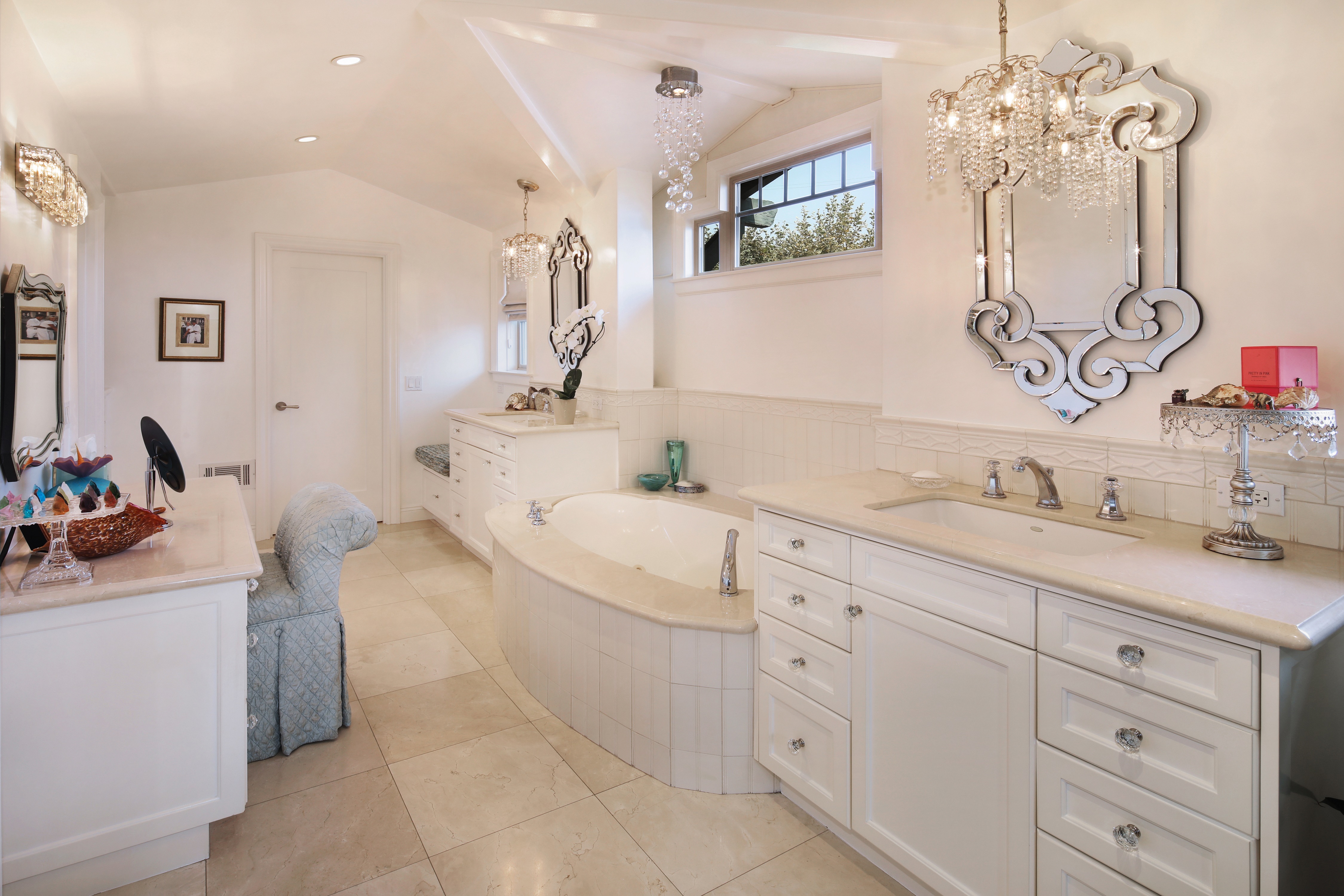 Luxury Bathroom with Bathtub and Vanity HD Wallpaper