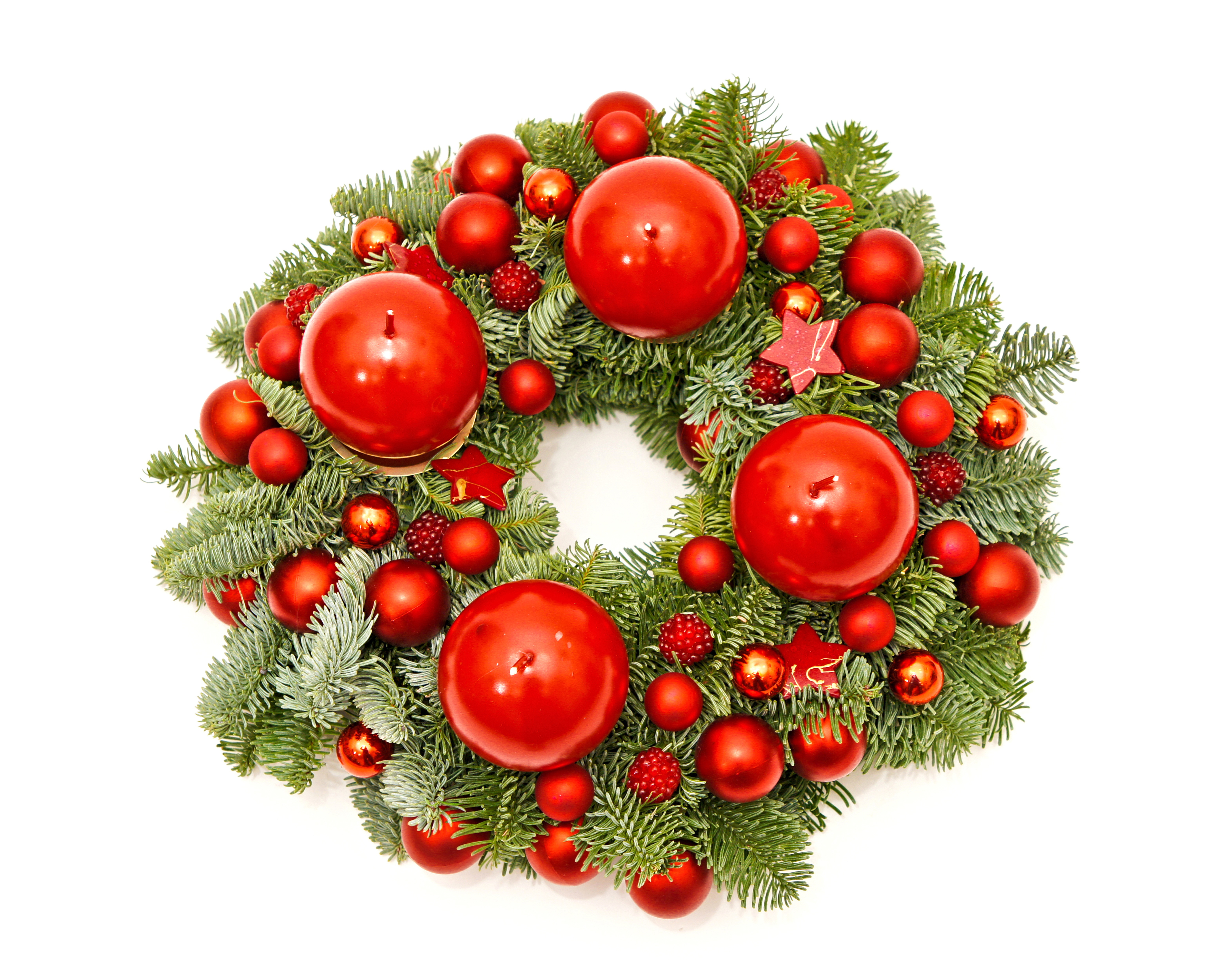 Christmas wreath with red candles and ornaments HD Wallpaper