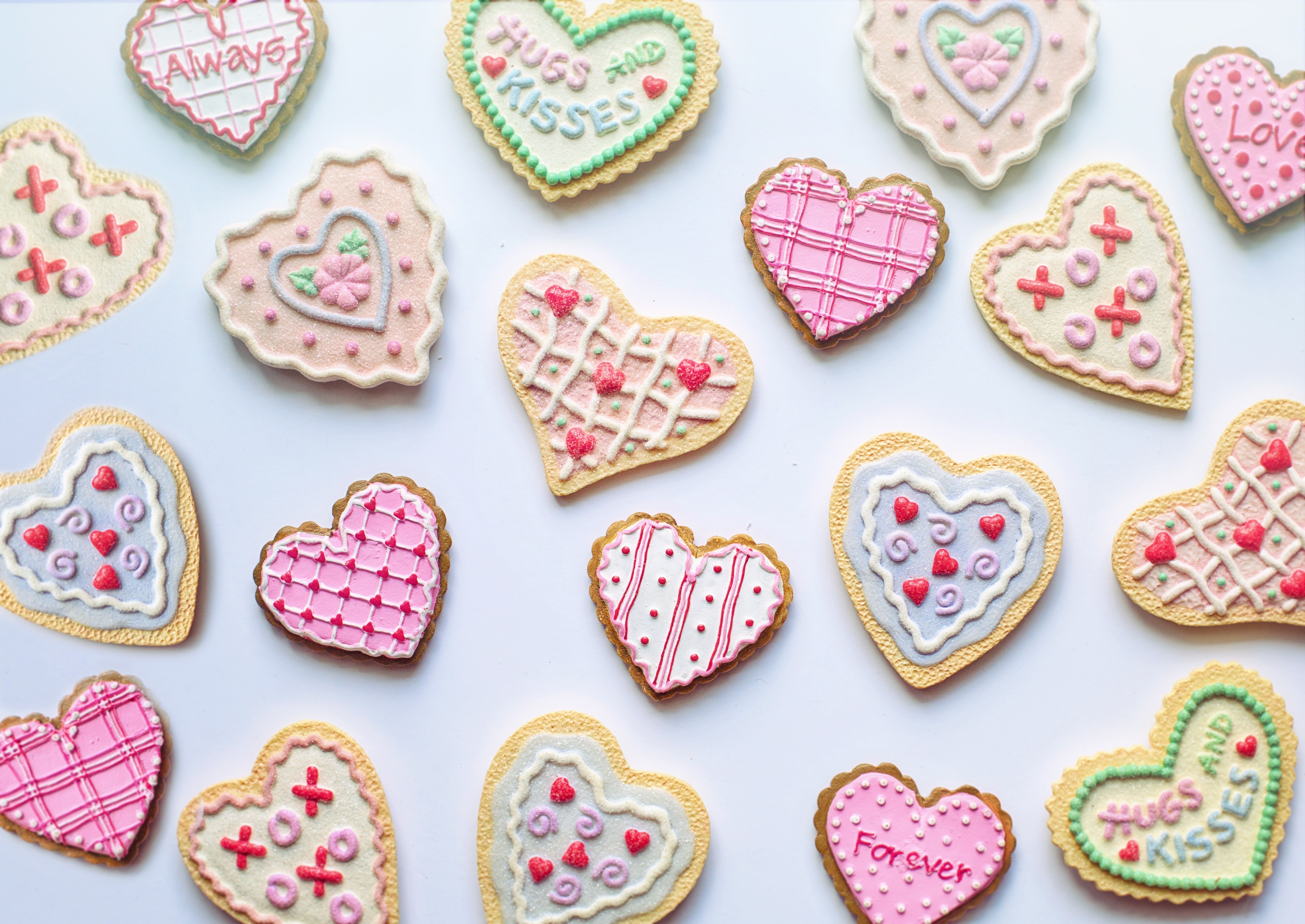 Many heart-shaped Valentine's Day cookies with lettering HD Wallpaper