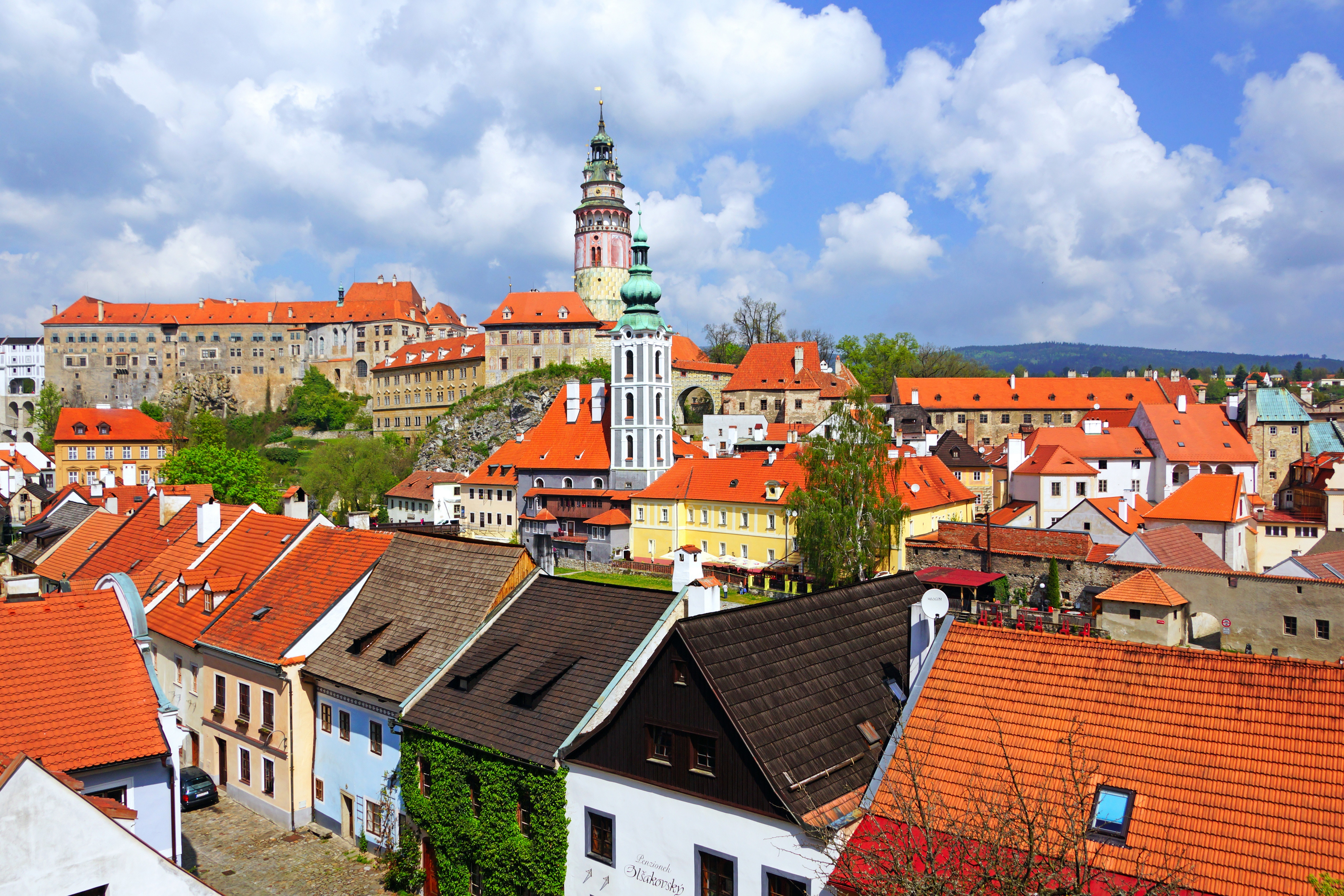 Cesky Krumlov Castle and Old Town, Czech Republic HD Wallpaper