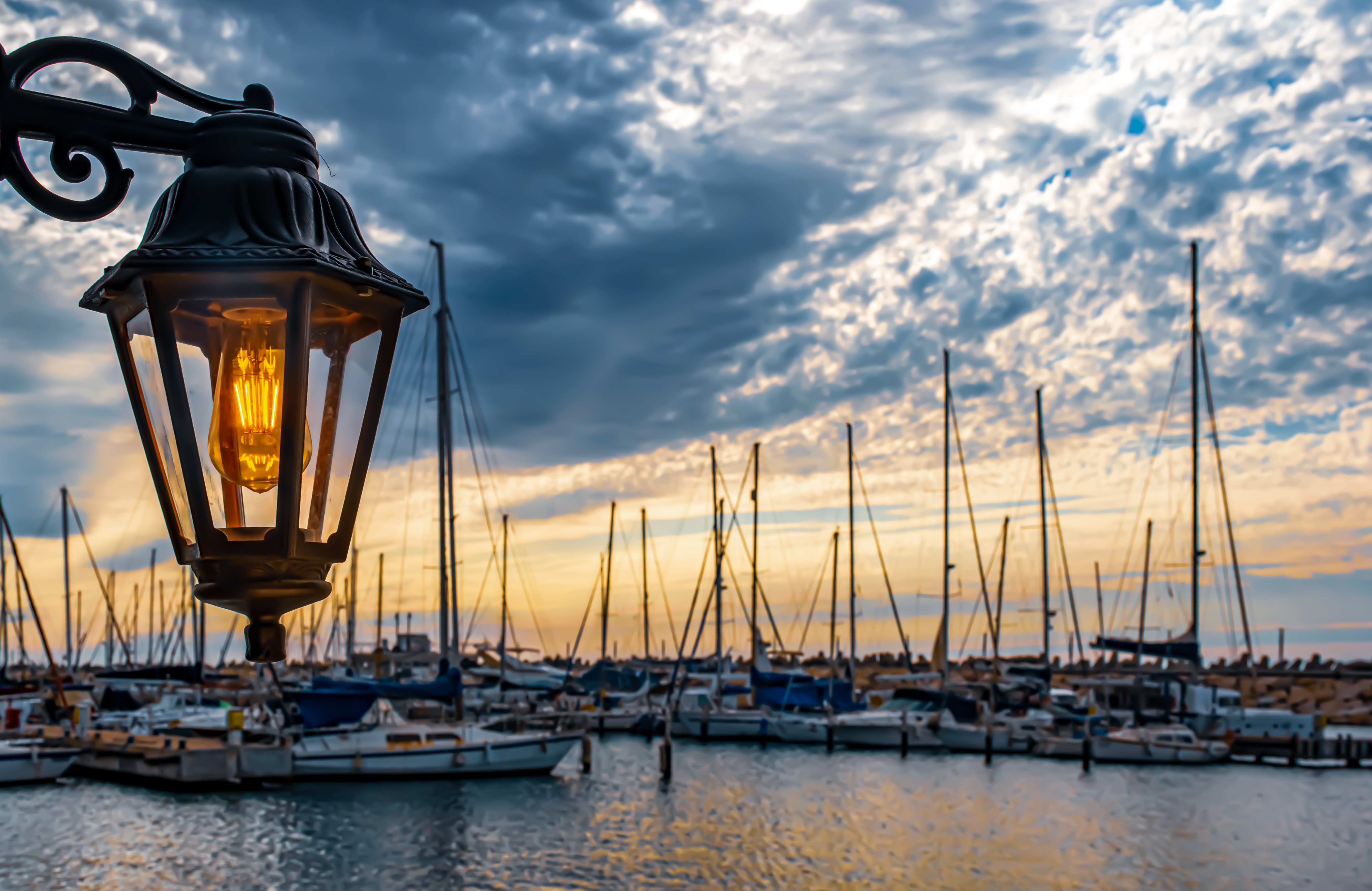 Street light and yachts at sunset HD Wallpaper