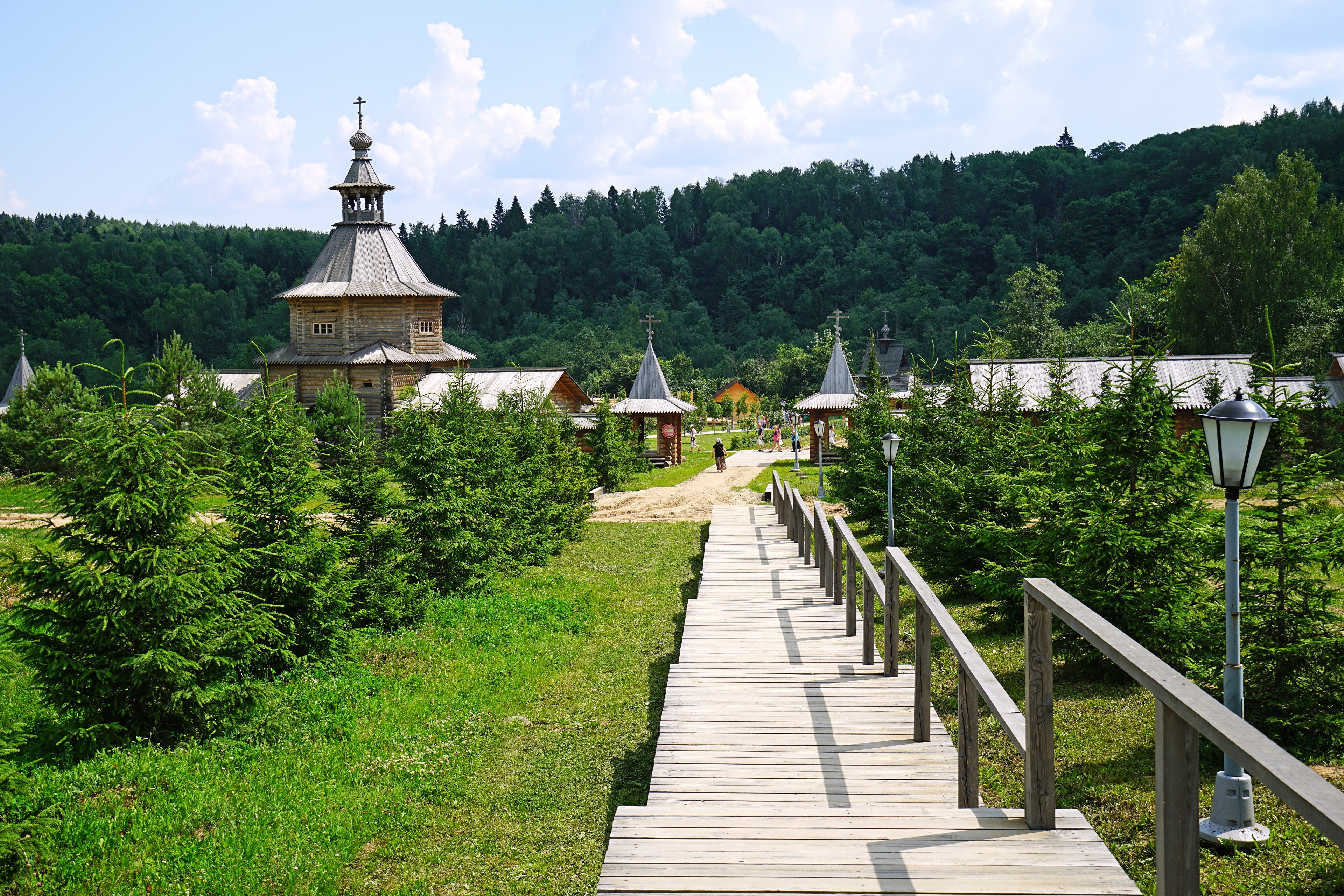 Wooden Church and Boardwalk at Vzglyadnevo, Russia HD Wallpaper