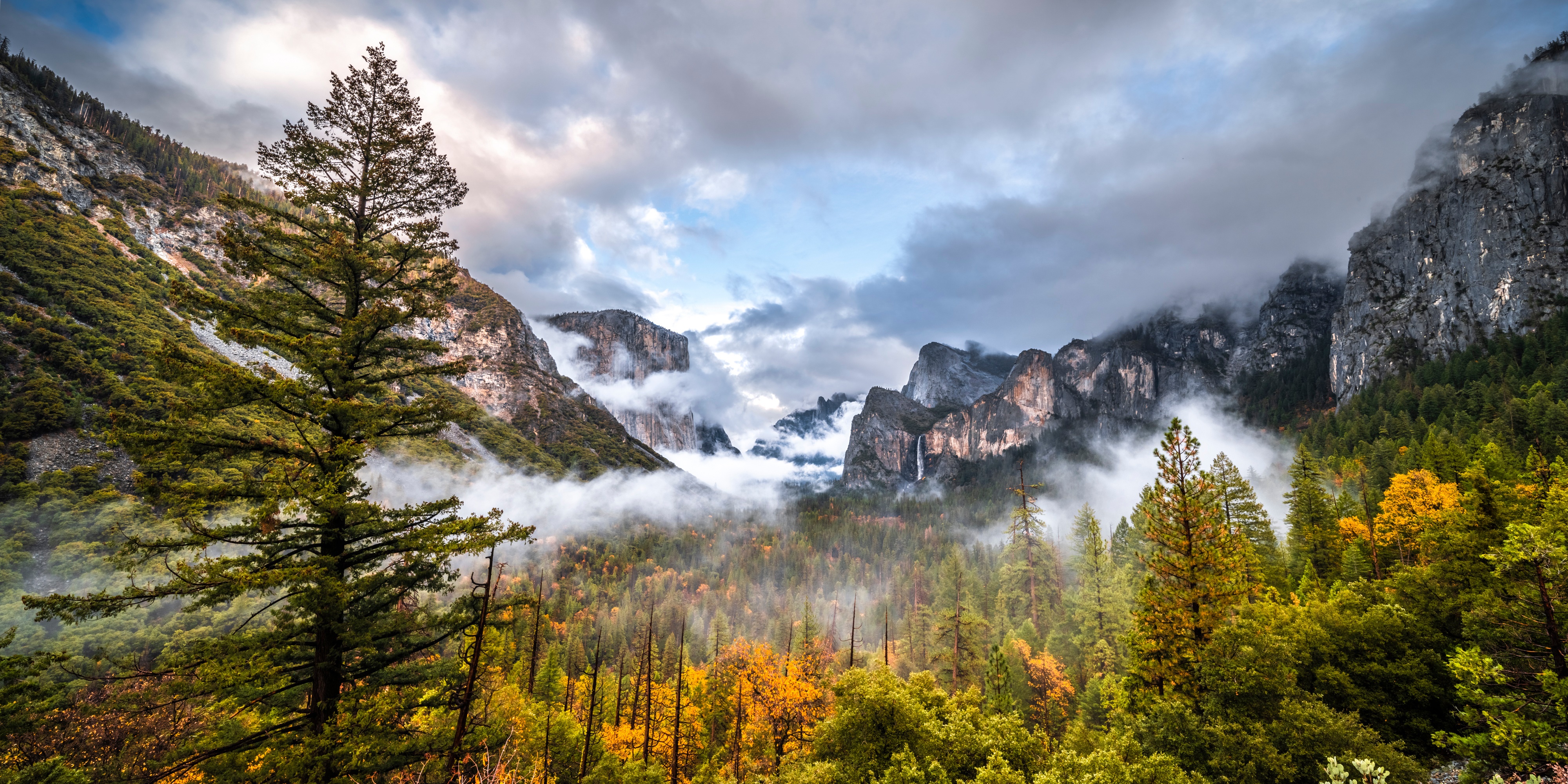 4K Yosemite National Park Mountains in Autumn HD Wallpaper