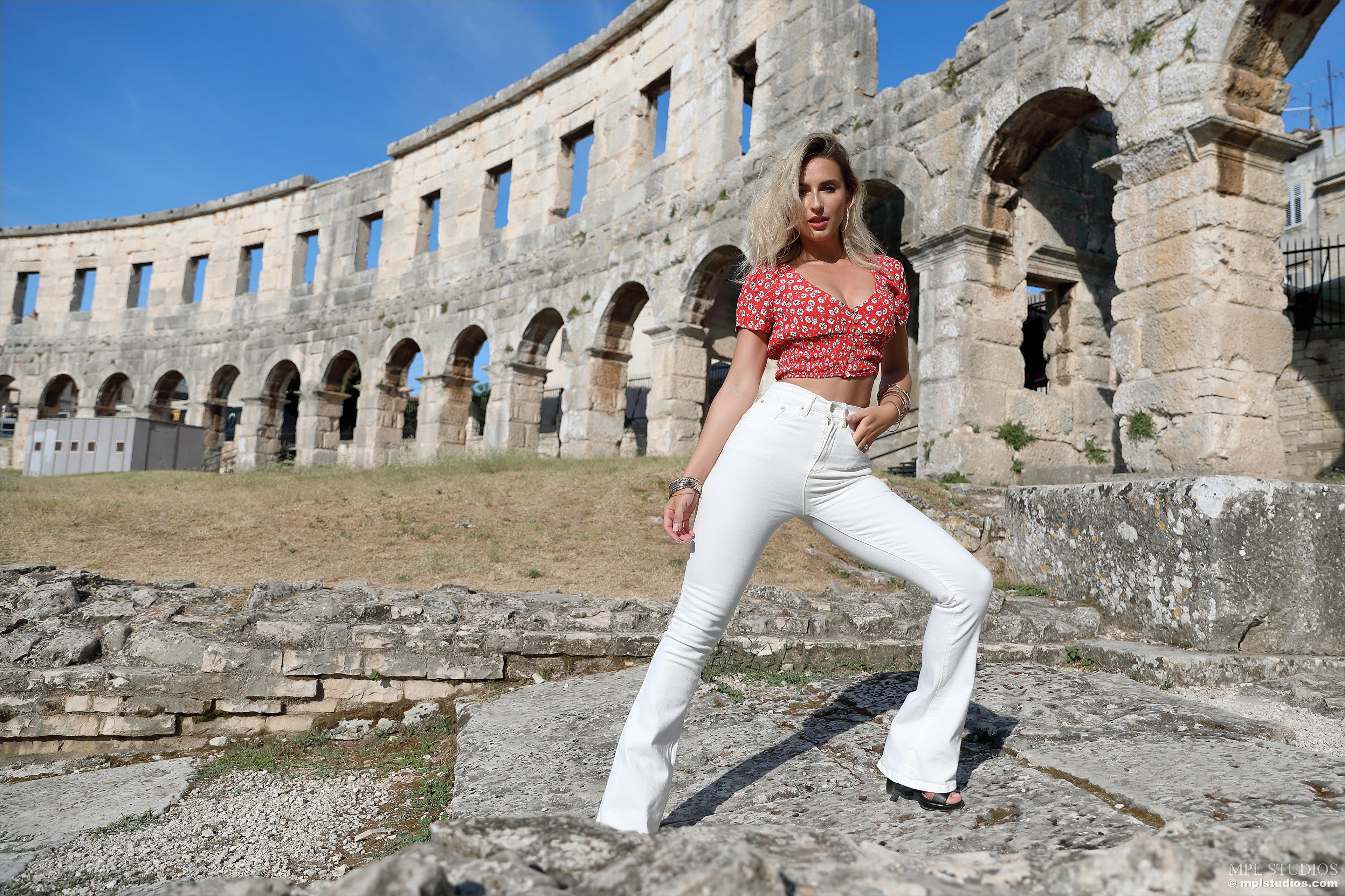 Cara Mell in Jeans and Blouse at Pula HD Wallpaper