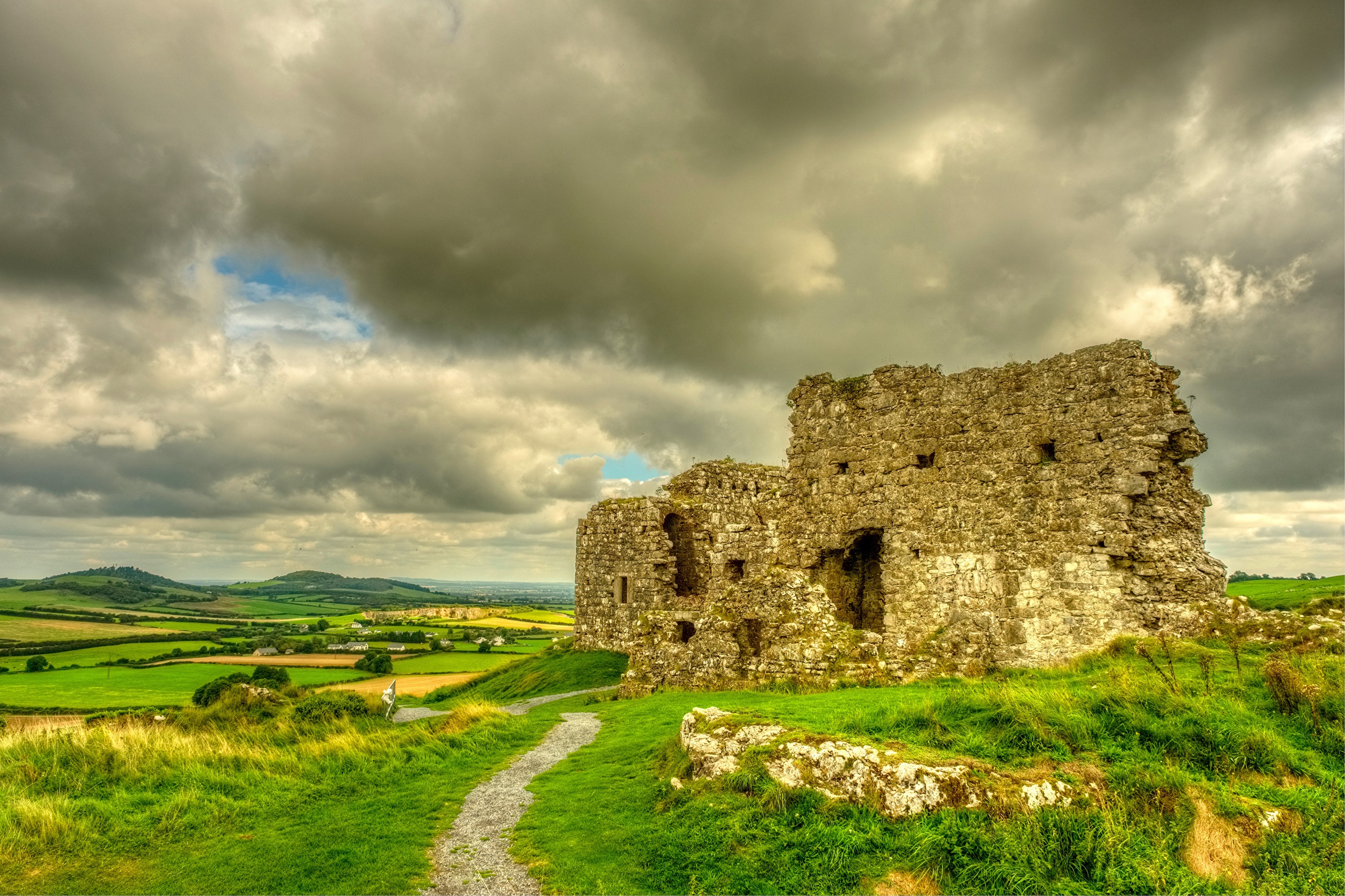 Dunamase Castle Ruins in Ireland under Cloudy Sky HD Wallpaper
