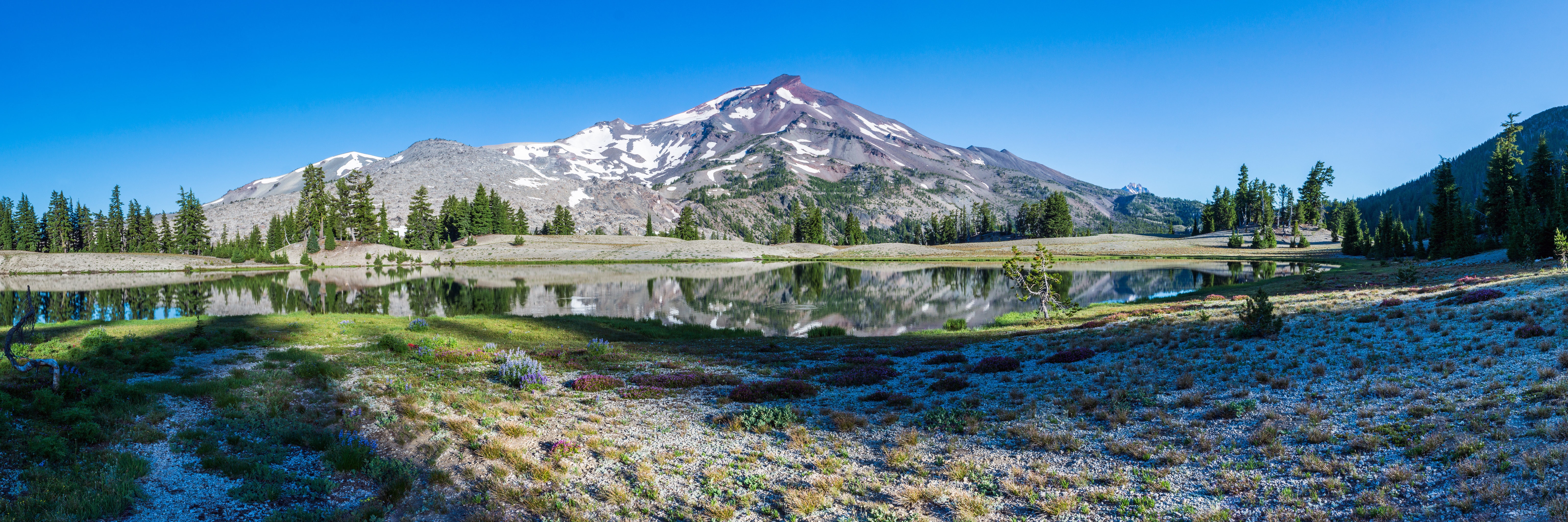 Mount Hood and Trillium Lake Panorama, Oregon, USA HD Wallpaper