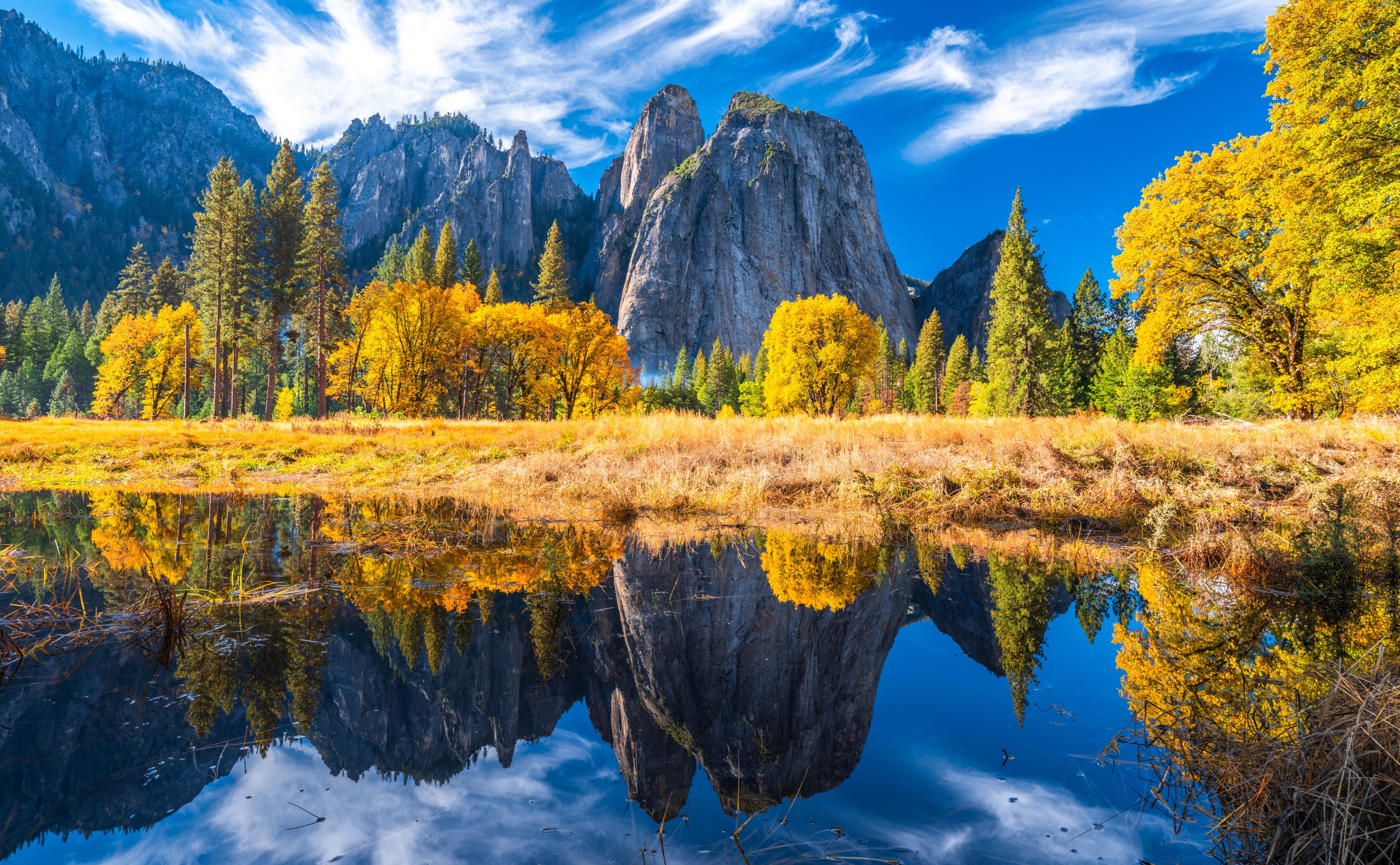 Autumn in Yosemite National Park, California HD Wallpaper
