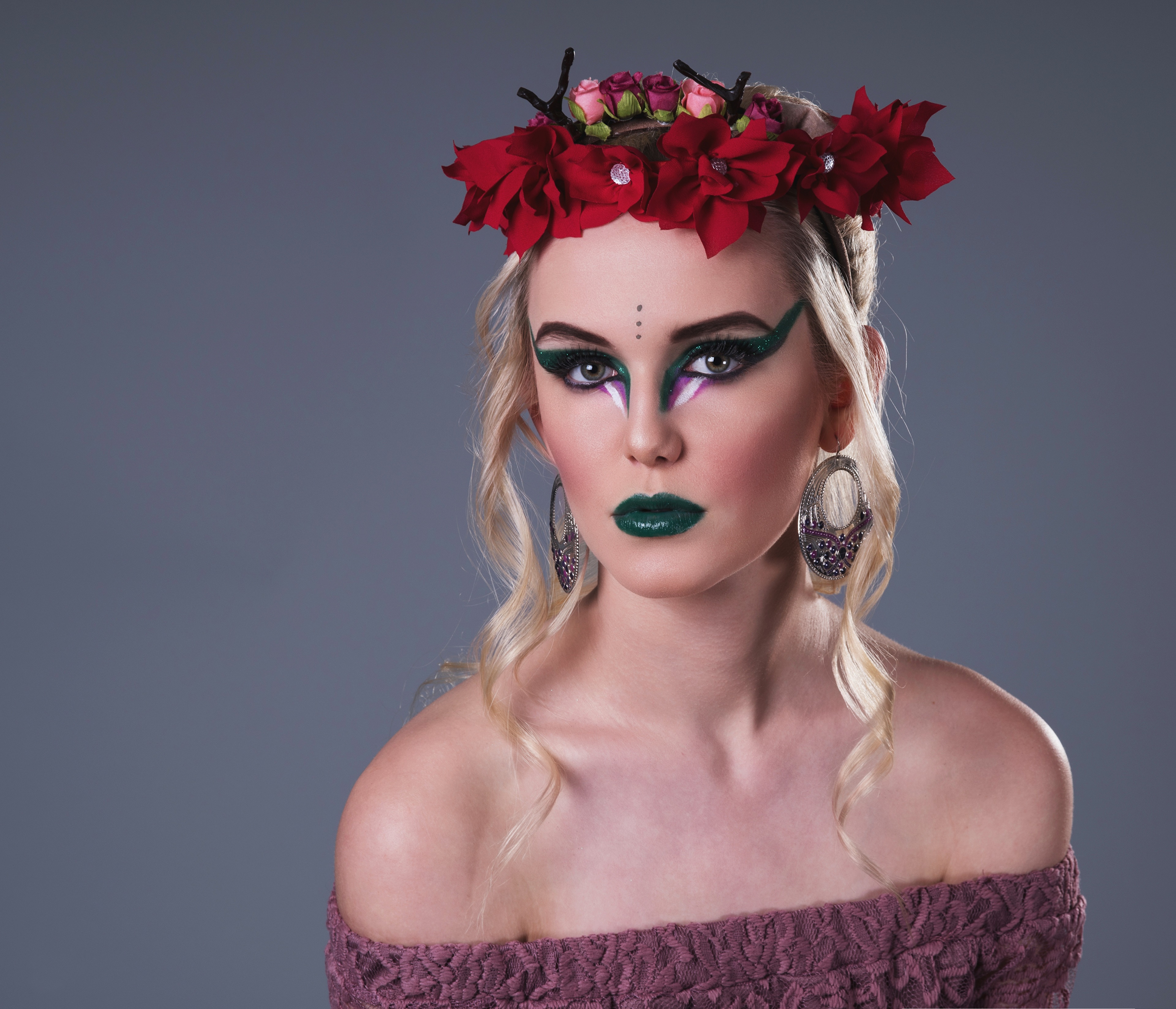 Blonde girl with flower wreath and green makeup HD Wallpaper