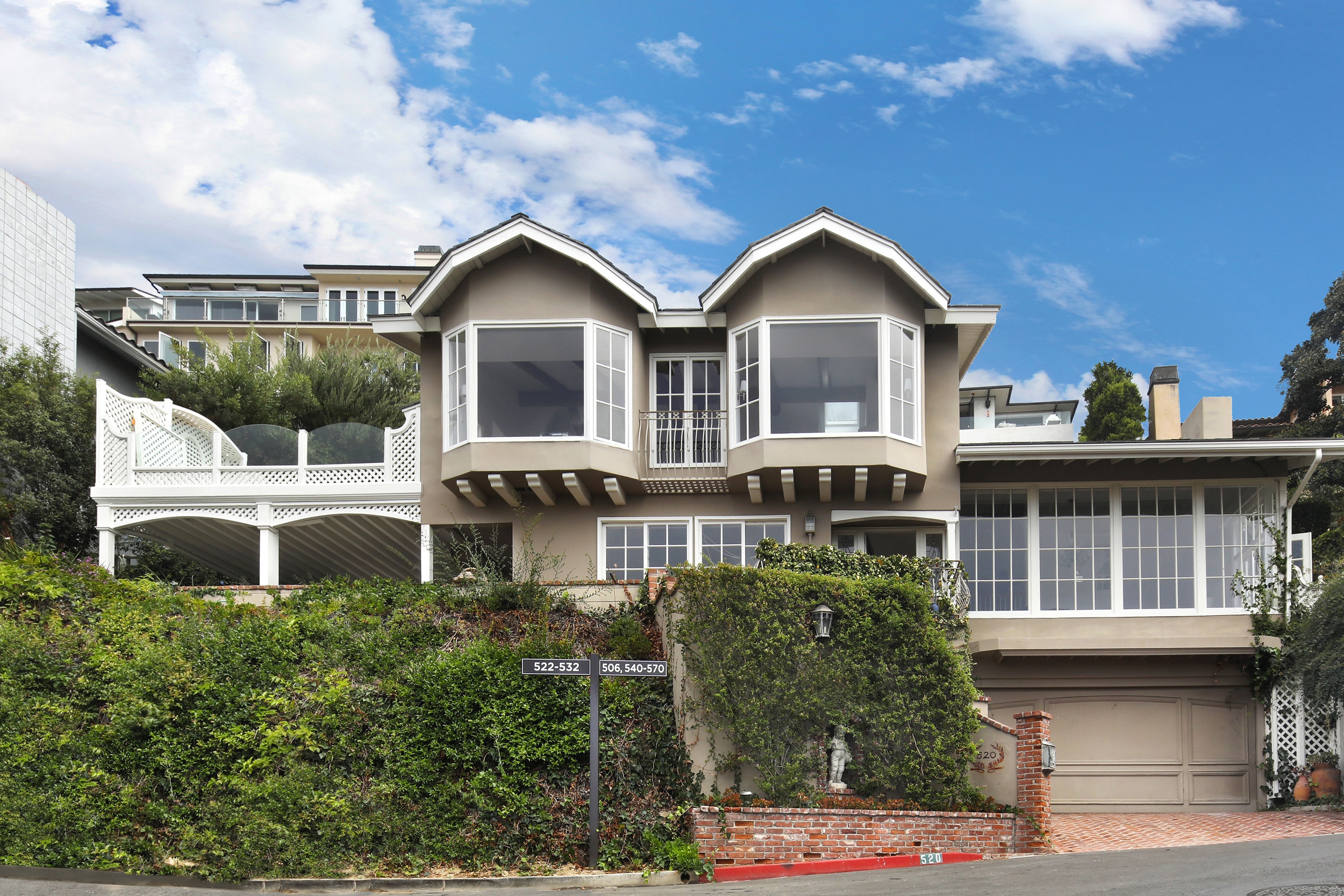 House with garage in Laguna Beach, California HD Wallpaper