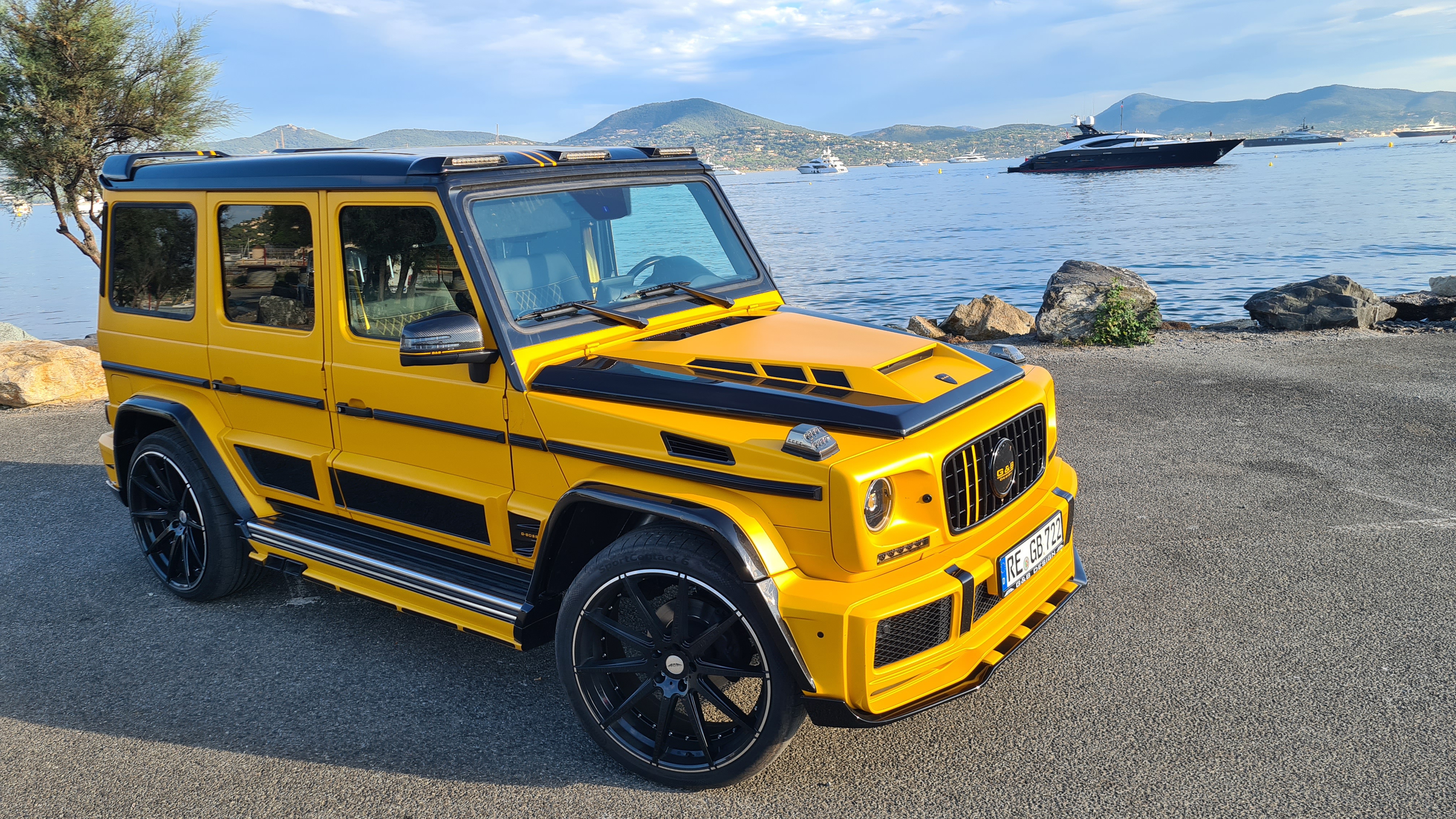 4K Yellow Mercedes-Benz G-Klasse Widebody SUV HD Wallpaper