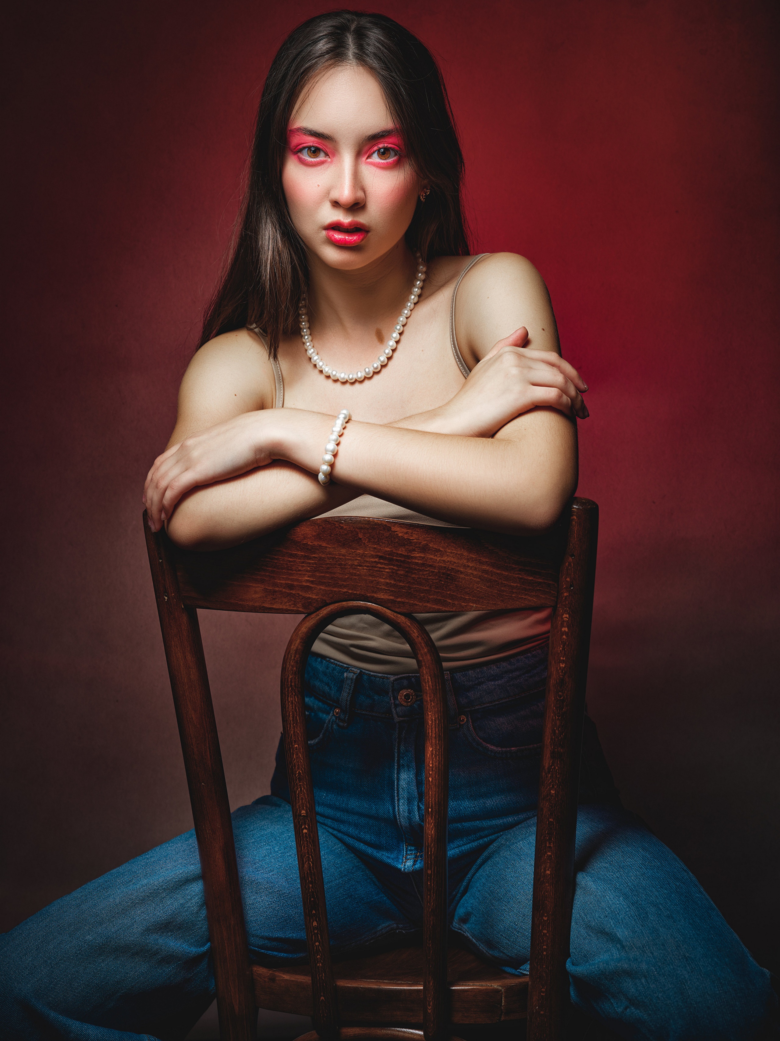 Veronika Dvoreckaya sitting on a chair with makeup HD Phone Wallpaper