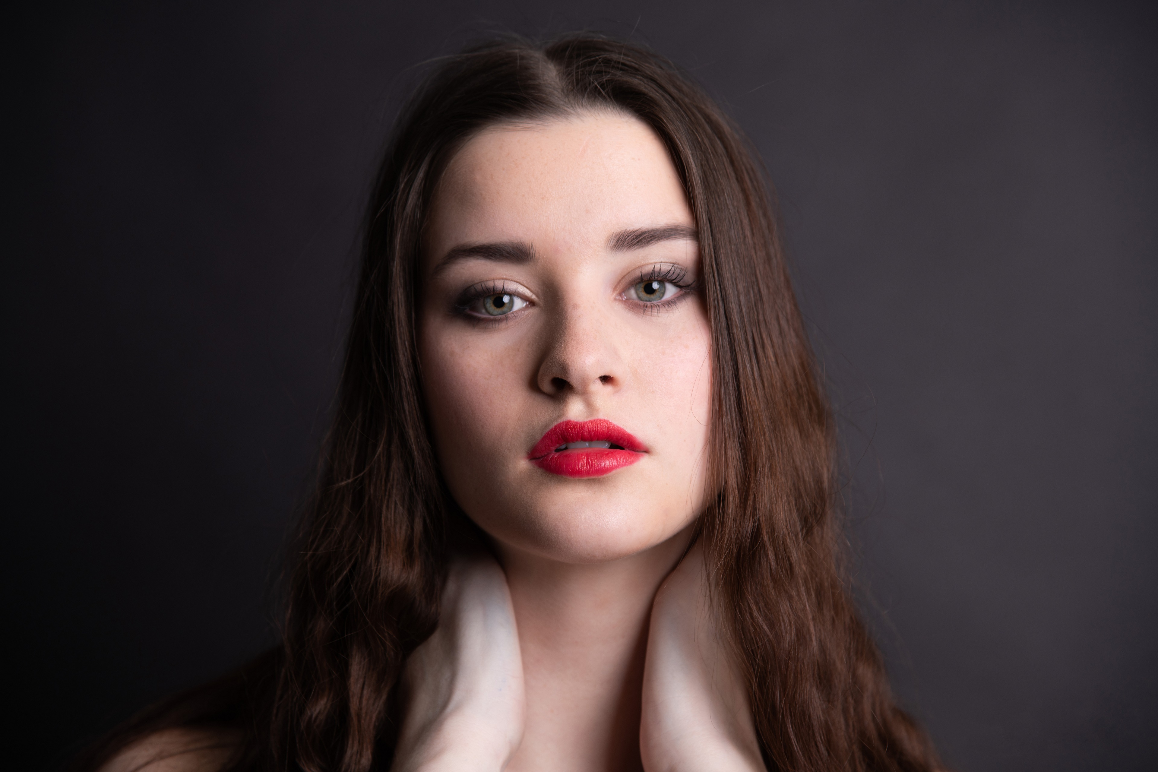 Lea Godin with Red Lips HD Wallpaper
