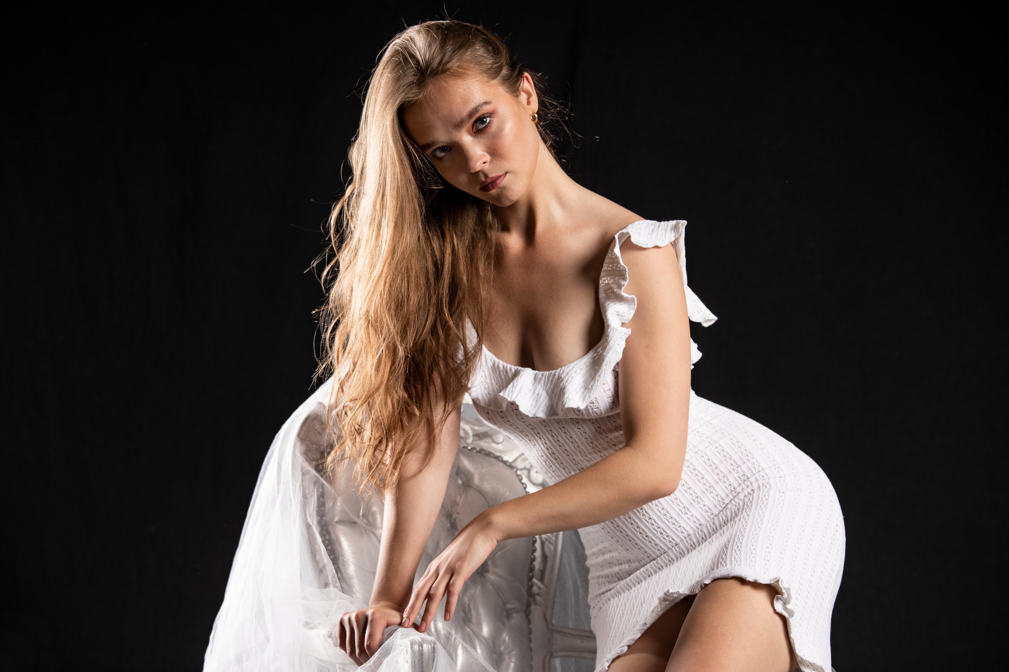 Silvy Sirius posing in a white dress HD Wallpaper
