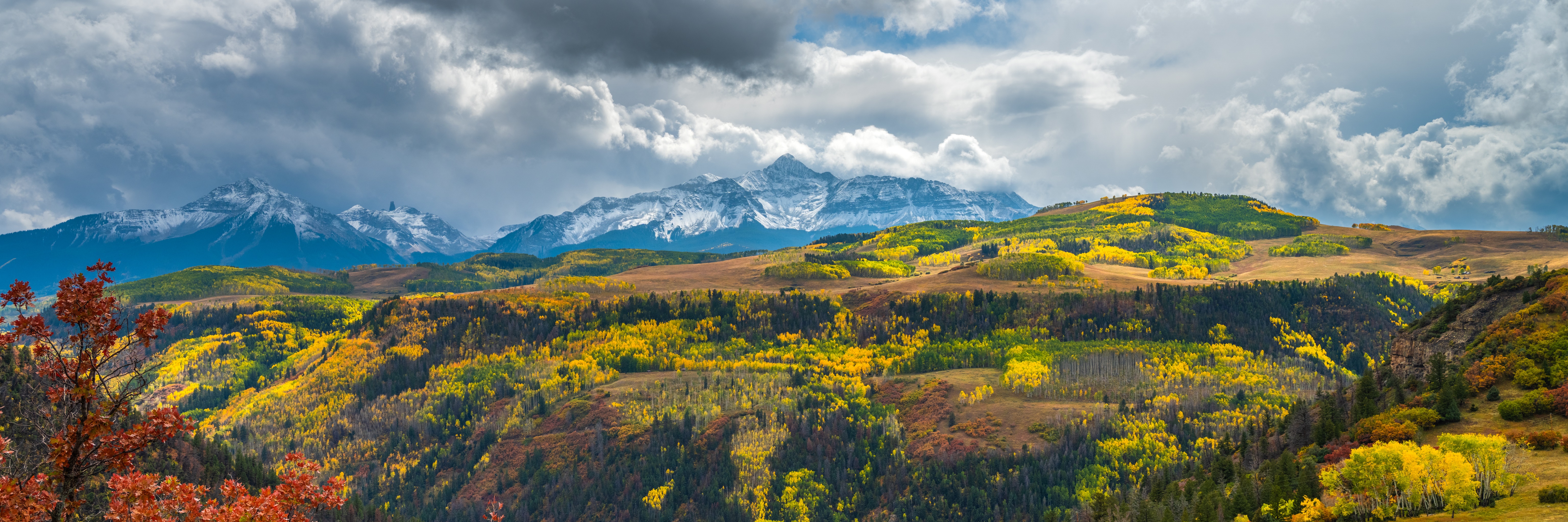 Autumn Panorama of Snow-Capped Mountains in Colorado, USA HD Wallpaper