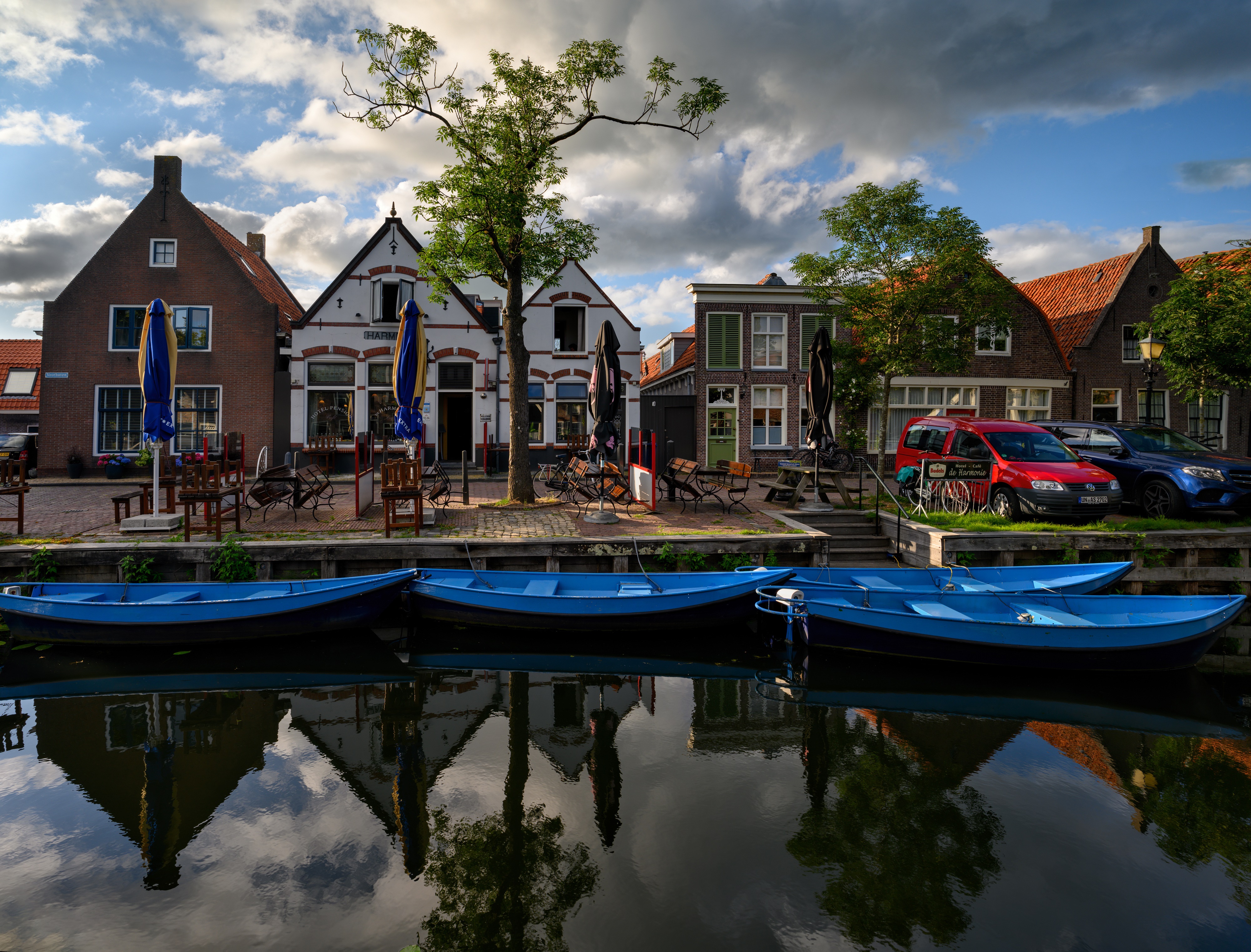 Boats docked by canal in Singelwijk, Netherlands HD Wallpaper