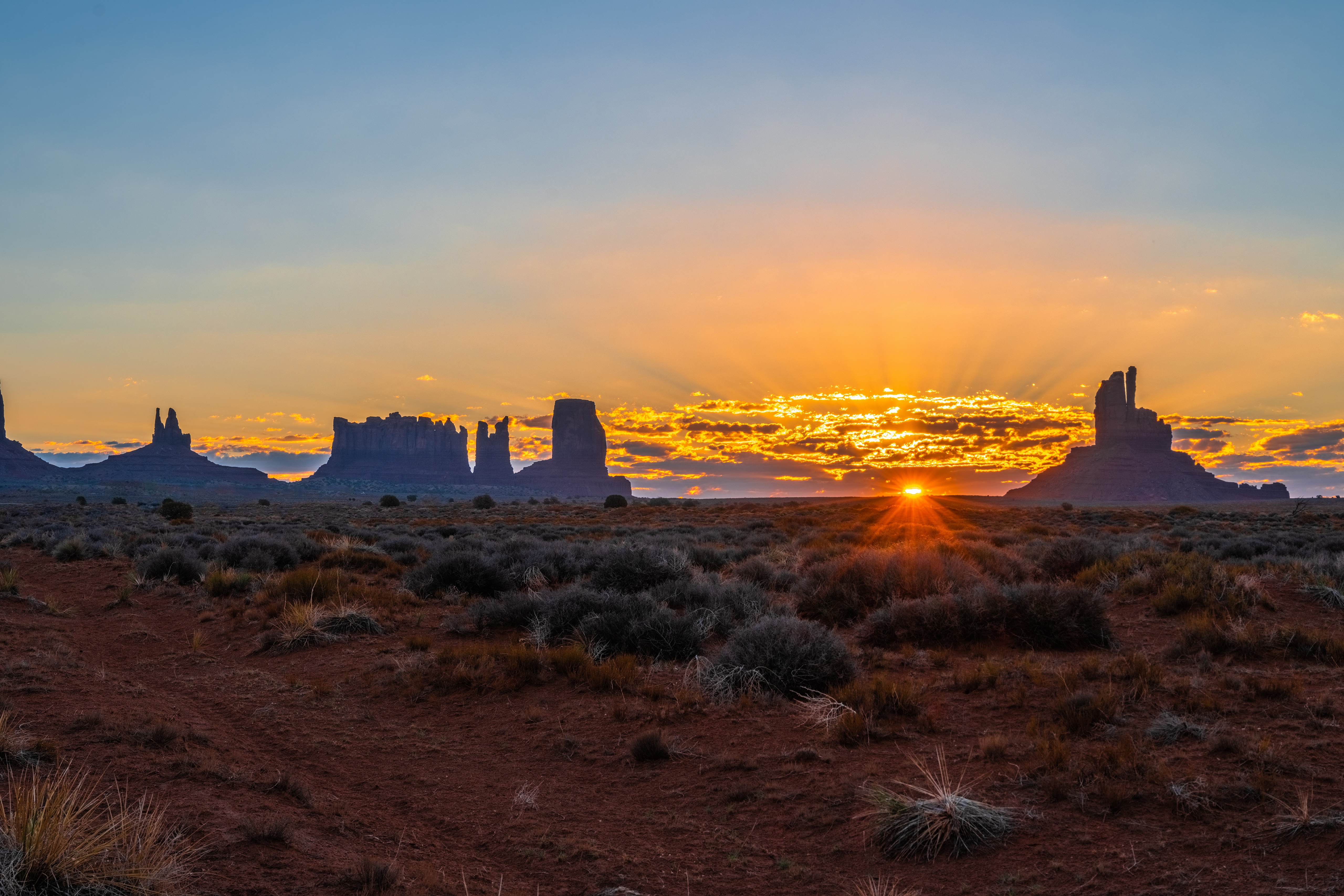 Monument Valley Sunset with Sun Rays HD Wallpaper