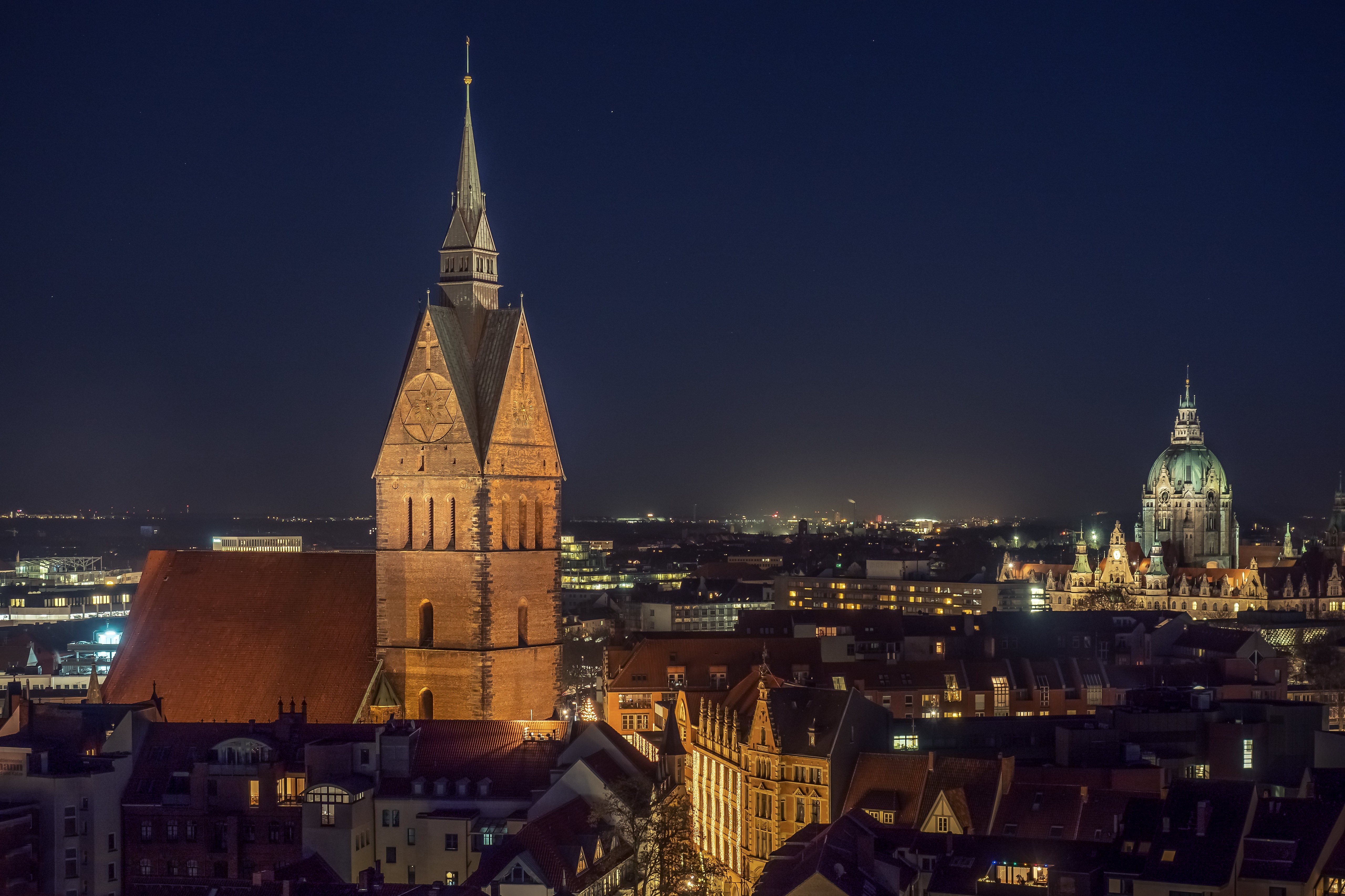 Marktkirche and New Town Hall in Hannover at Night HD Wallpaper