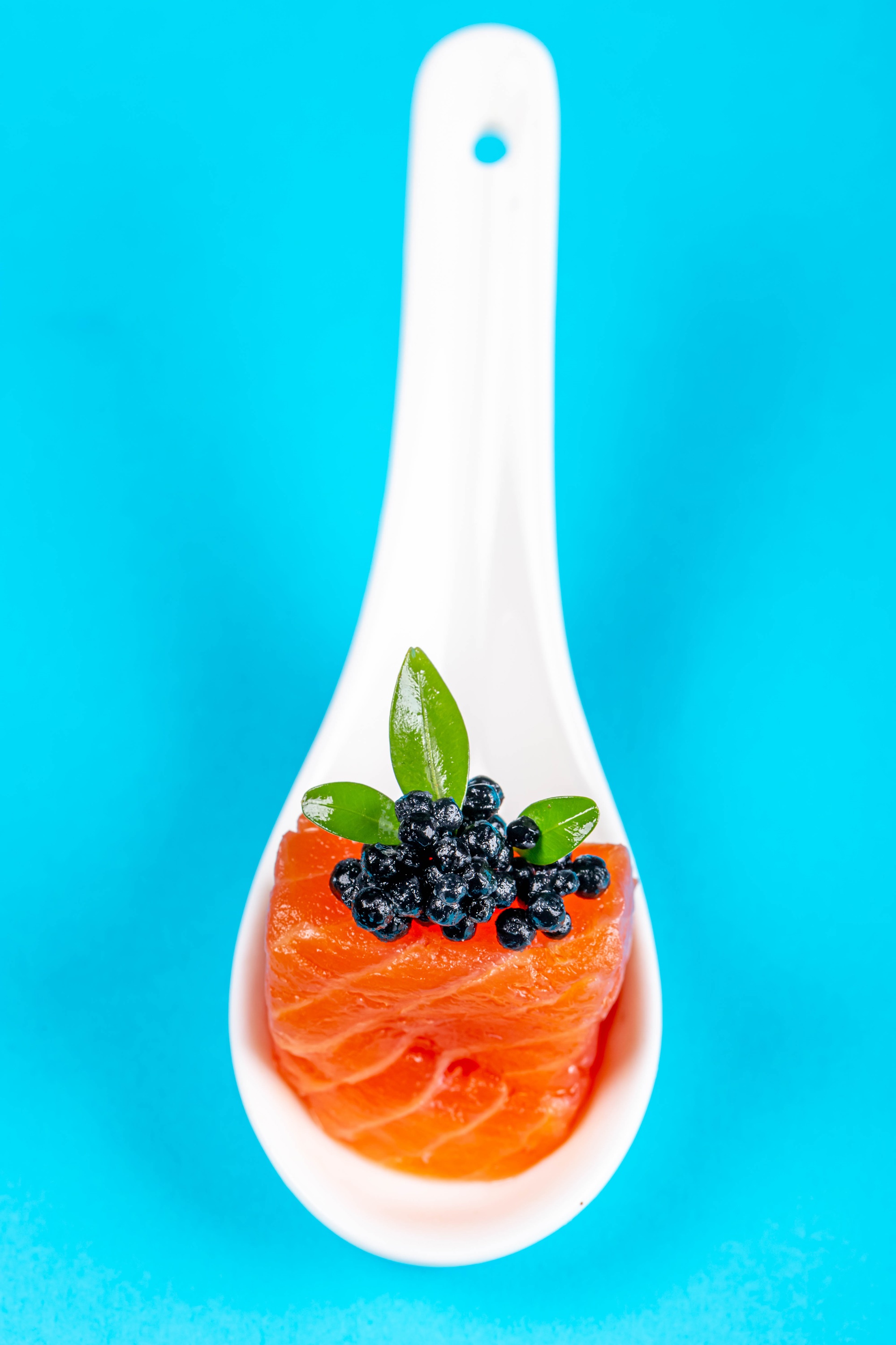 Salmon with caviar and leaves on a spoon HD Phone Wallpaper