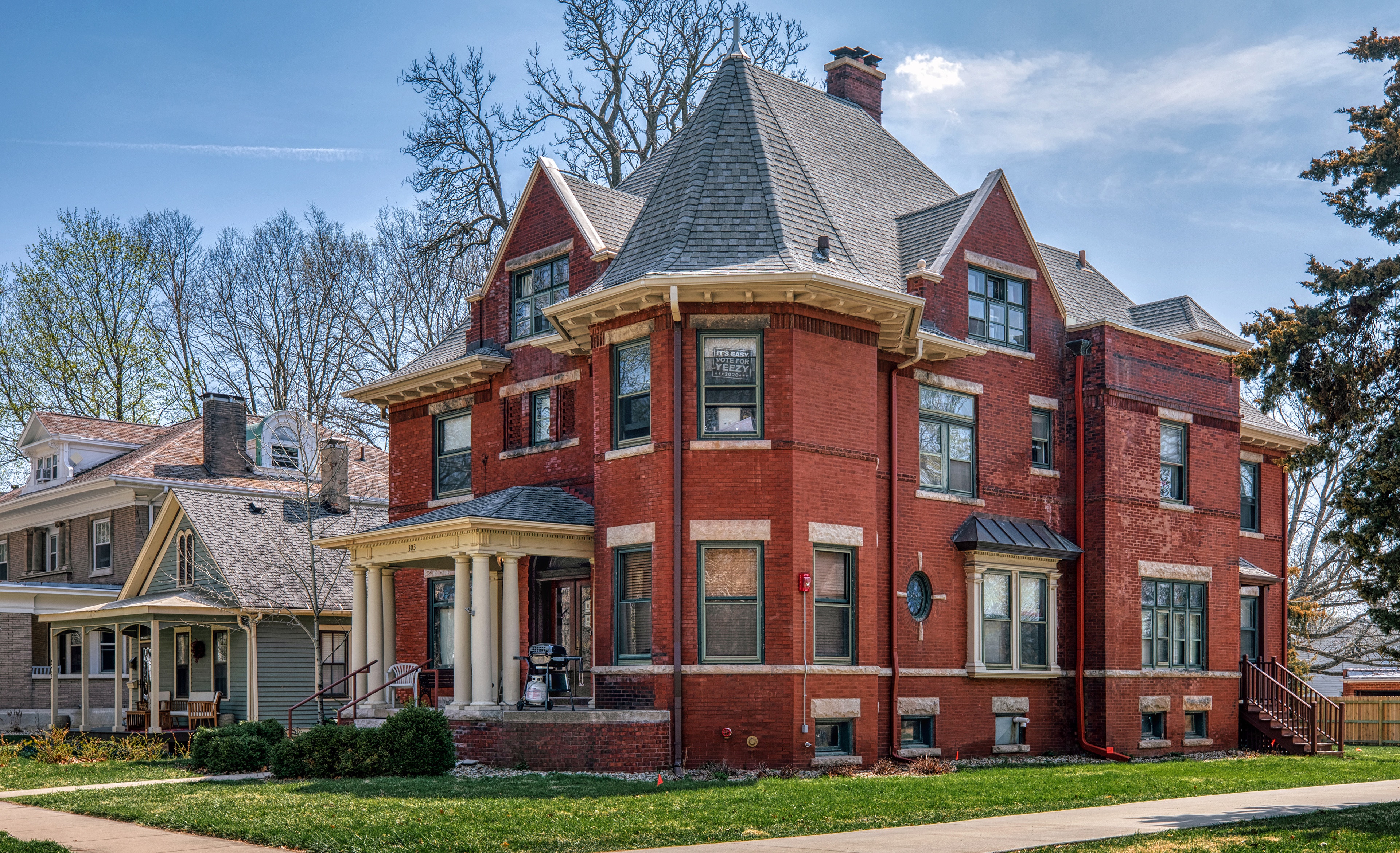 Franklin Square Historic District Mansion in Bloomington, Illinois HD Wallpaper