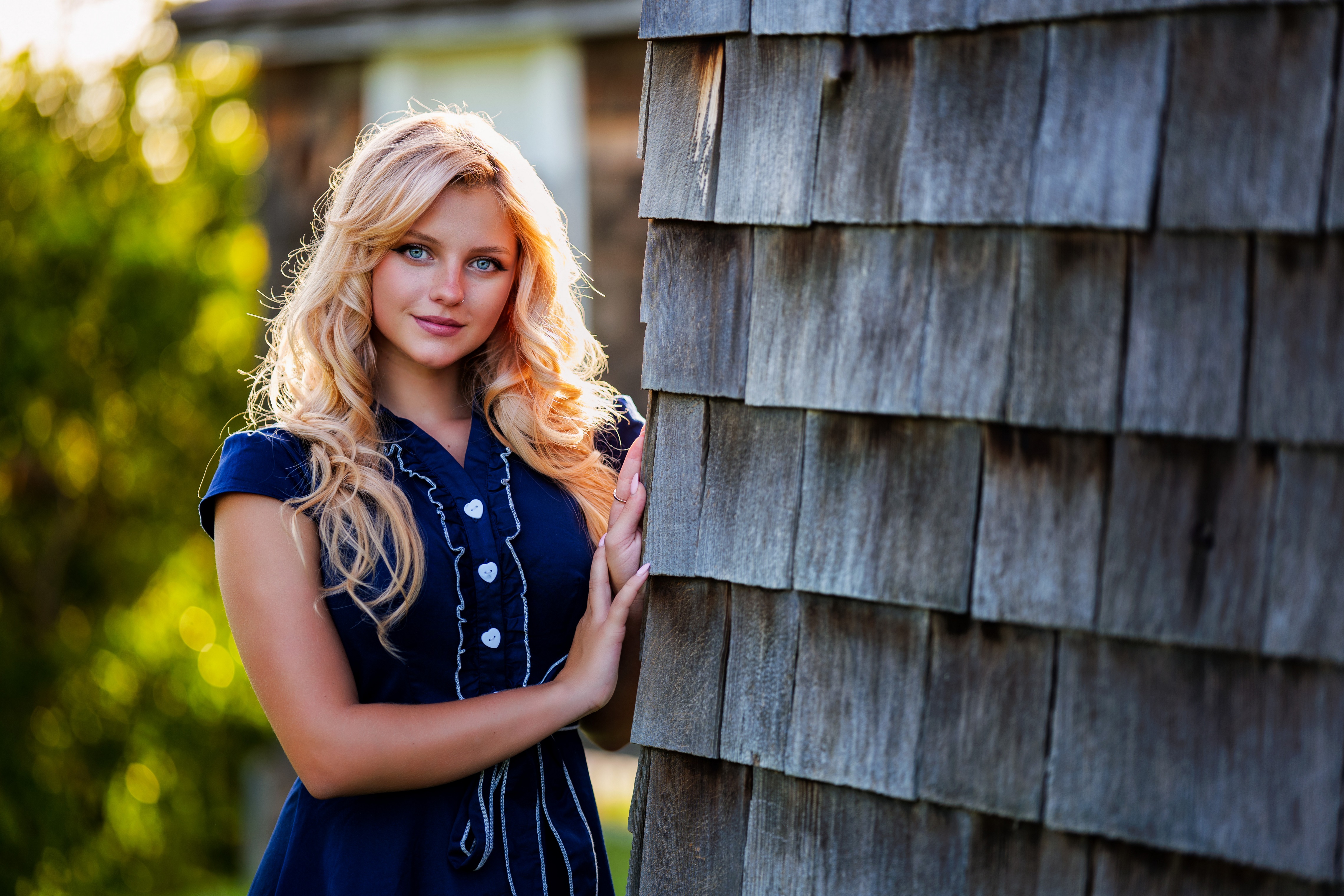 Hannah the blonde girl smiling HD Wallpaper