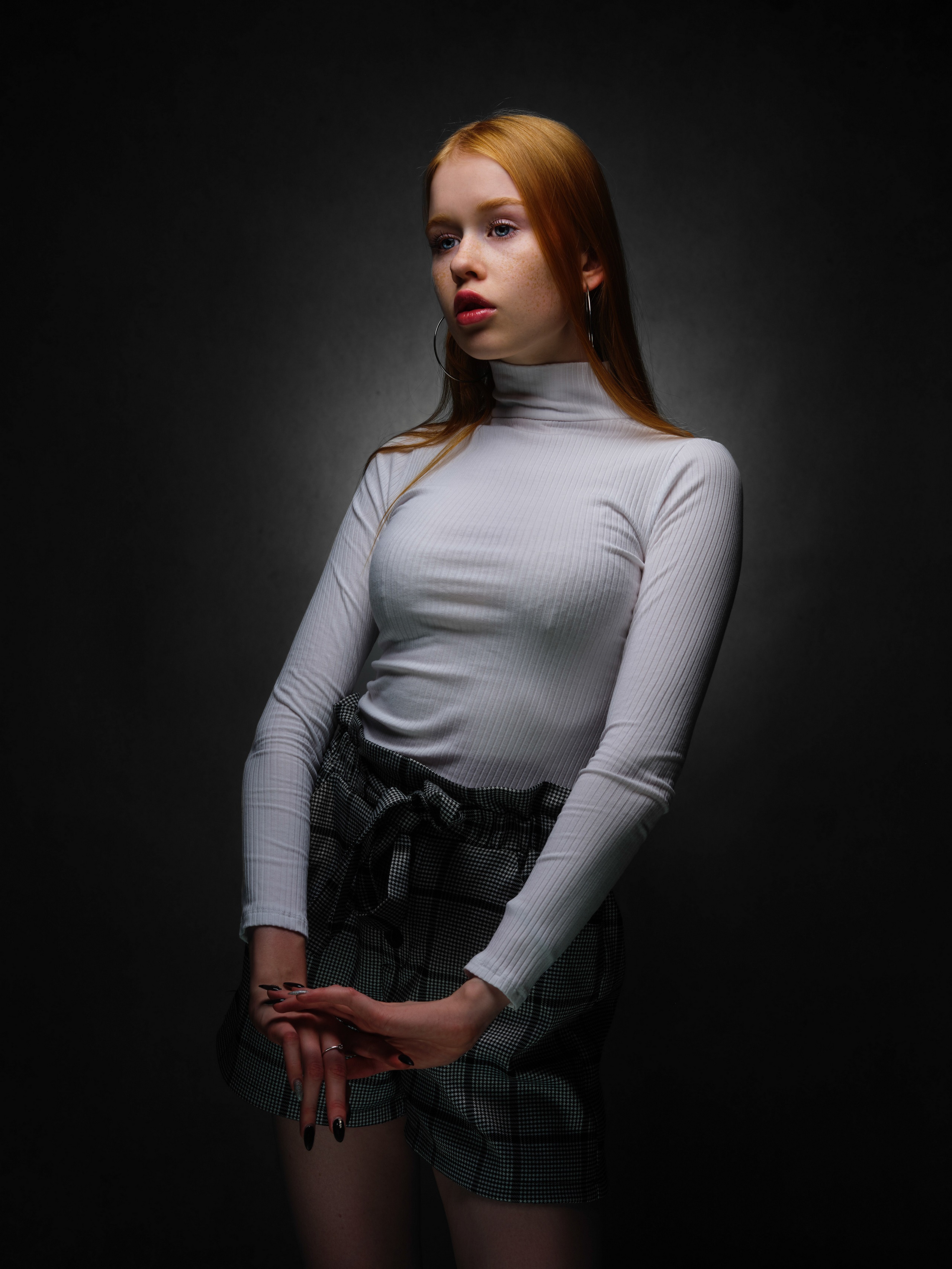 Redhead girl in turtleneck and plaid shorts HD Phone Wallpaper
