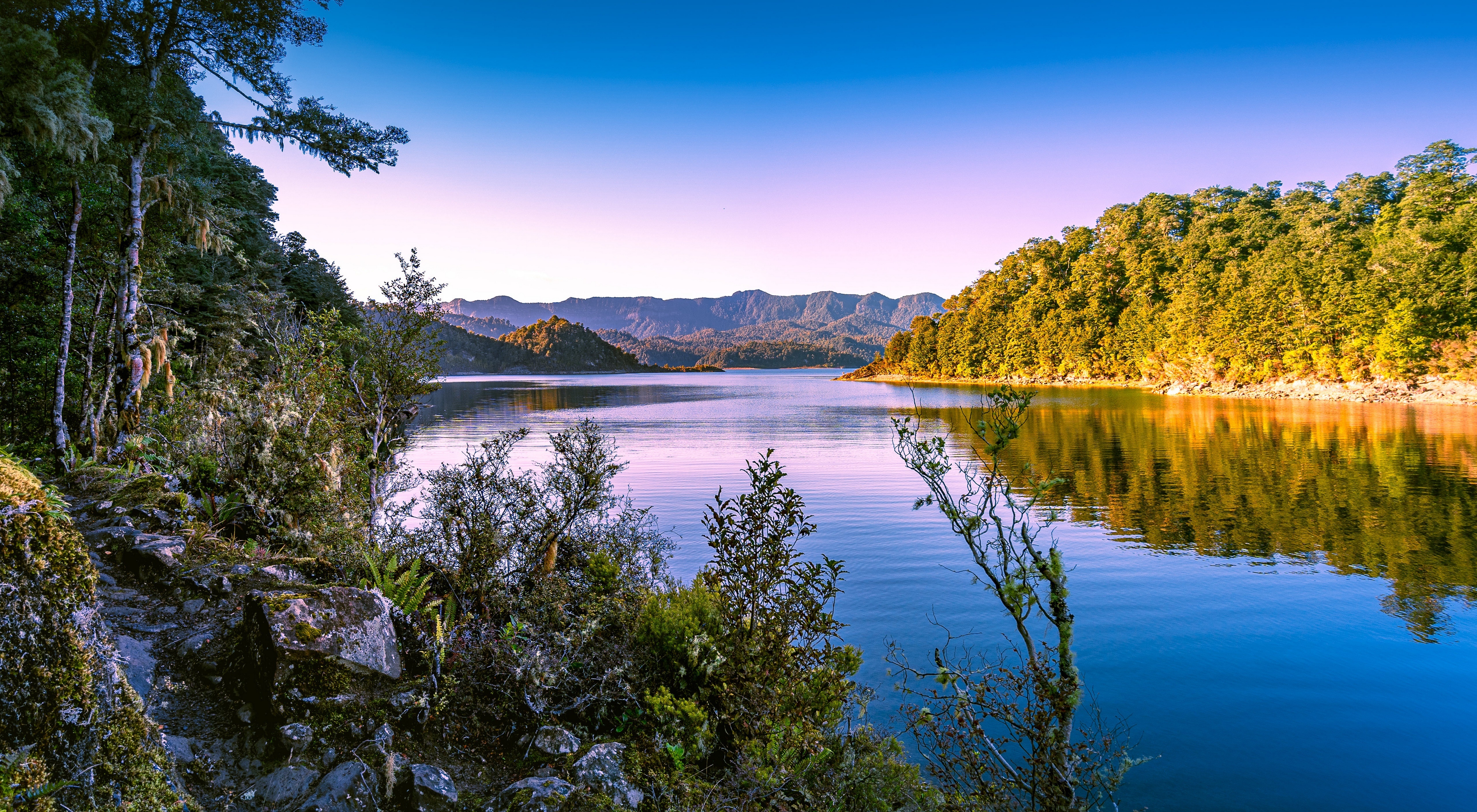 Lake Waikaremoana, New Zealand Mountains at Morning HD Wallpaper